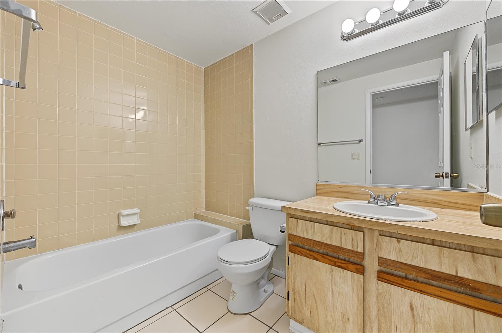 Condominium at 127 CAMPHOR DR #E, OLDSMAR, photo 24 of 45
