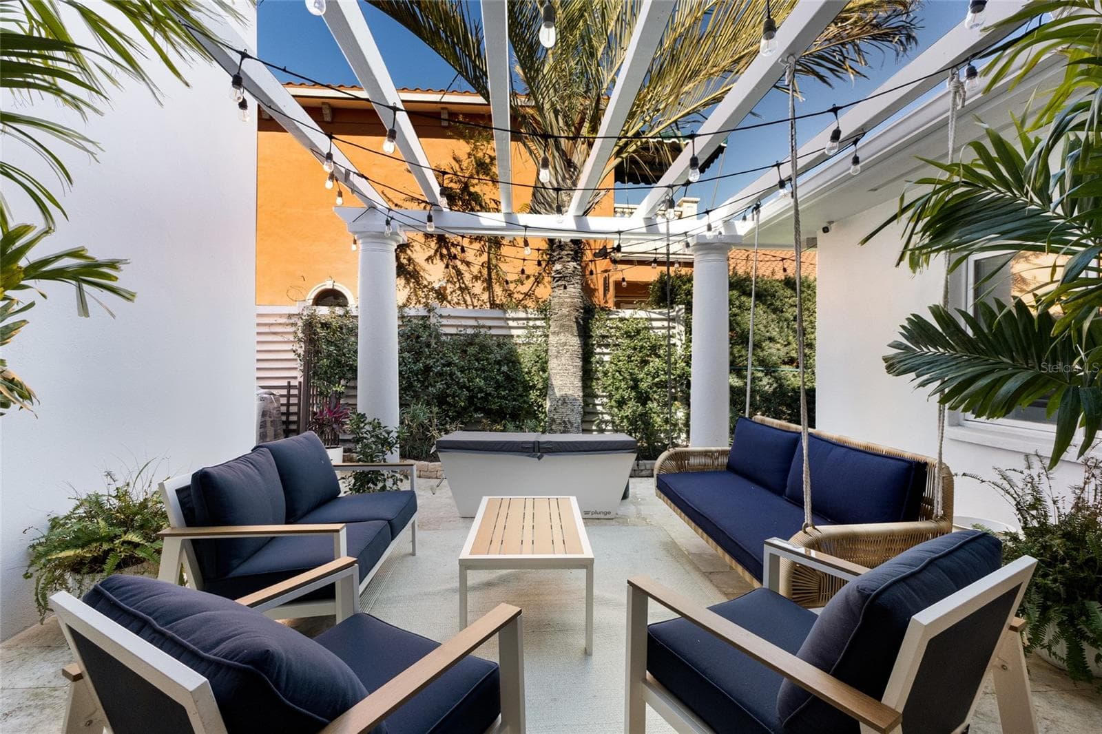 Courtyard Seating and Cold Plunge - 1519 RIVERVIEW LN, BRADENTON