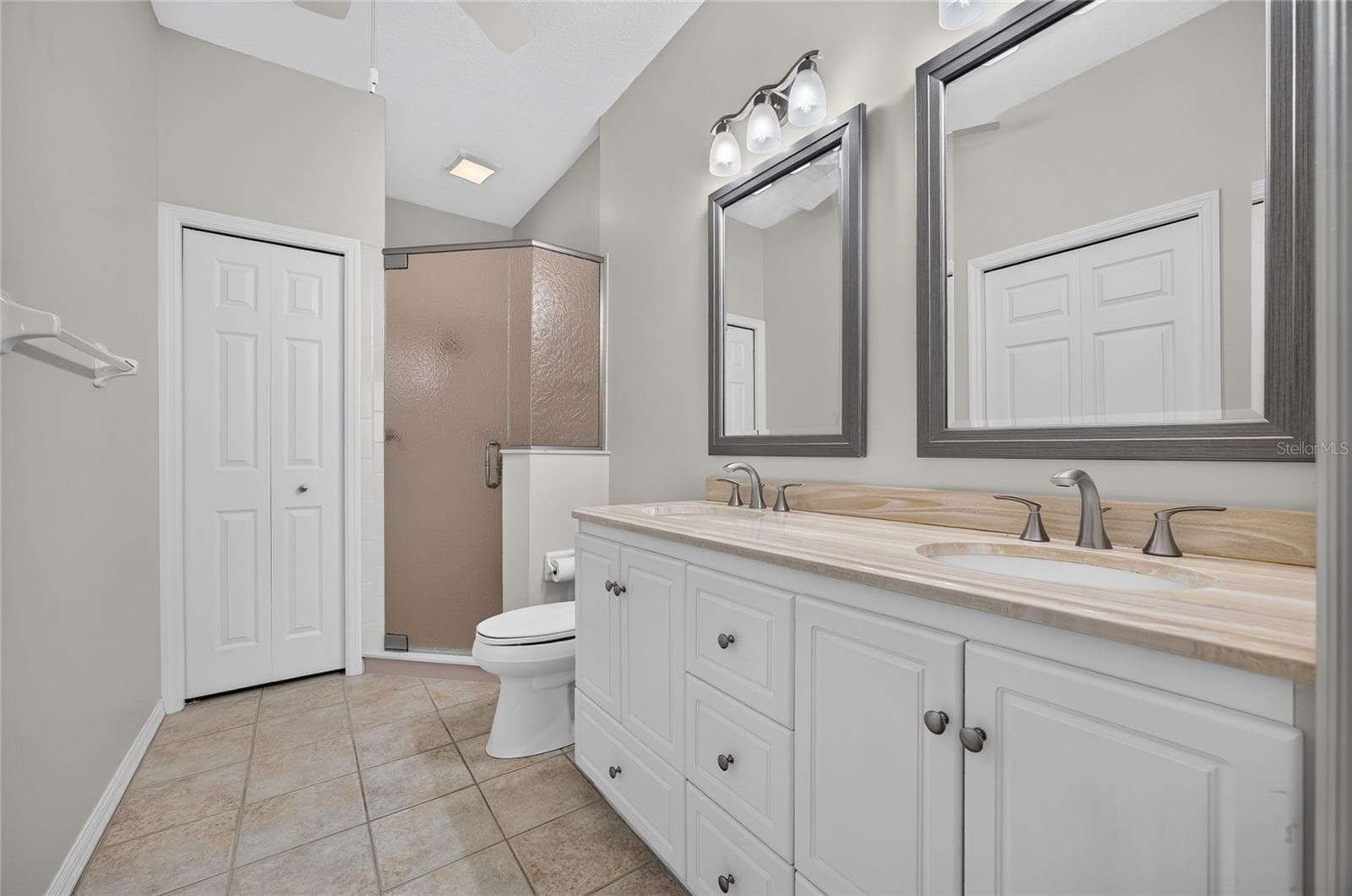 Single Family Residence at 587 BACK NINE DR, VENICE, photo 17 of 44