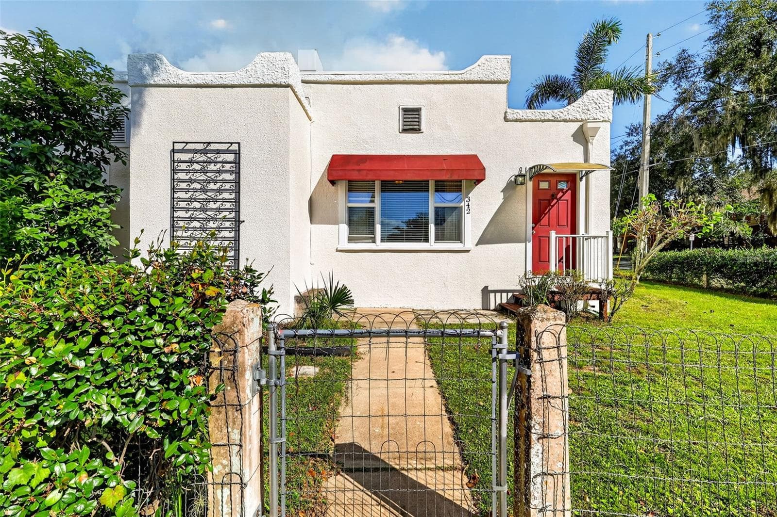 Single Family Residence at 342 S CLAYTON ST, MOUNT DORA, photo 2 of 41