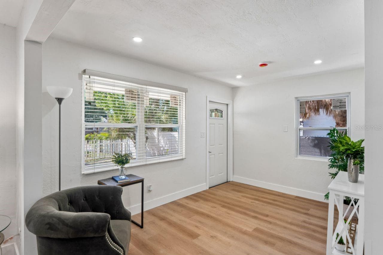 Single Family Residence at 2929 EMERSON AVE S, ST PETERSBURG, photo 5 of 36