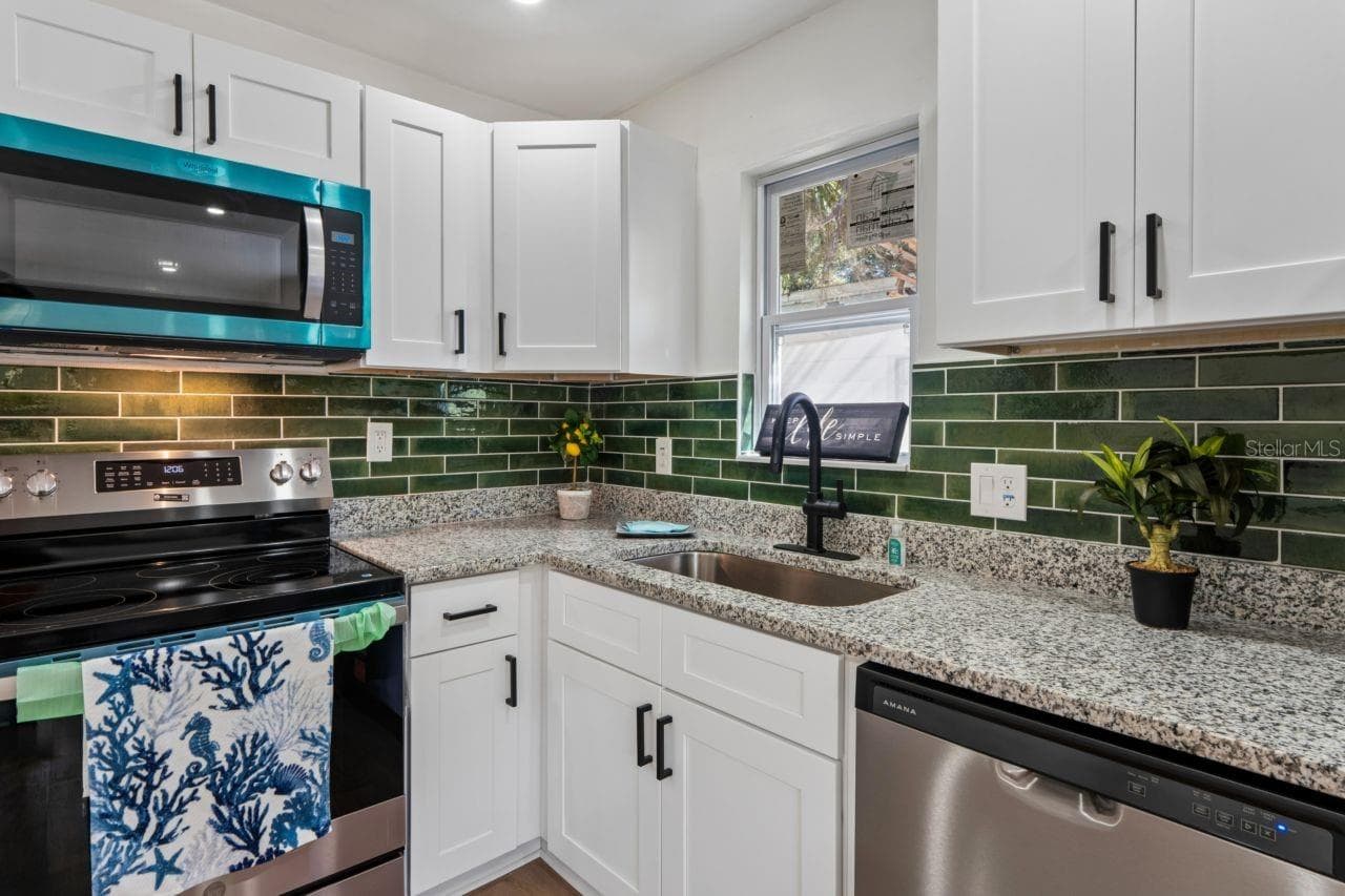 Single Family Residence at 2929 EMERSON AVE S, ST PETERSBURG, photo 11 of 36