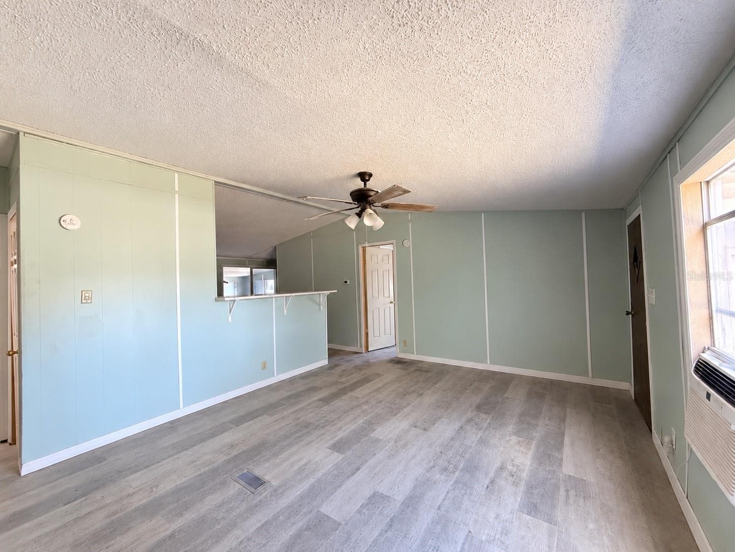Manufactured Home at 2496 APPALOOSA RD, LAKE WALES, photo 3 of 16