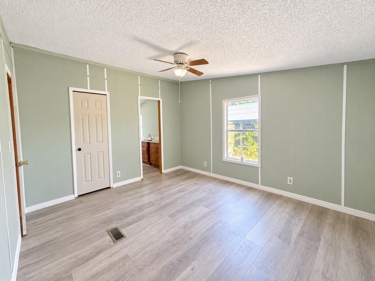 Manufactured Home at 2496 APPALOOSA RD, LAKE WALES, photo 7 of 16