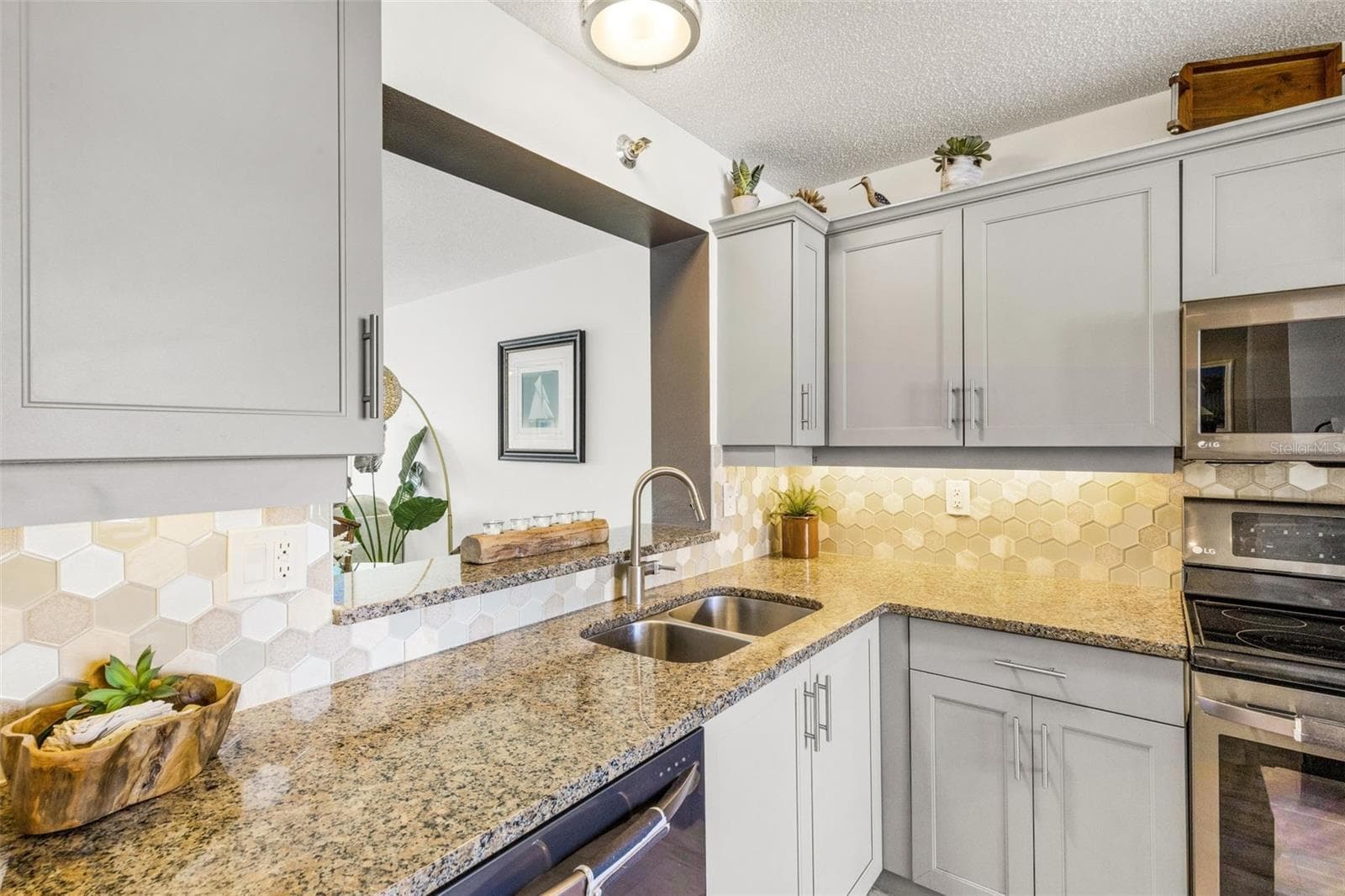 Condominium at 4460 FAIRWAYS BLVD #105, BRADENTON, photo 5 of 72