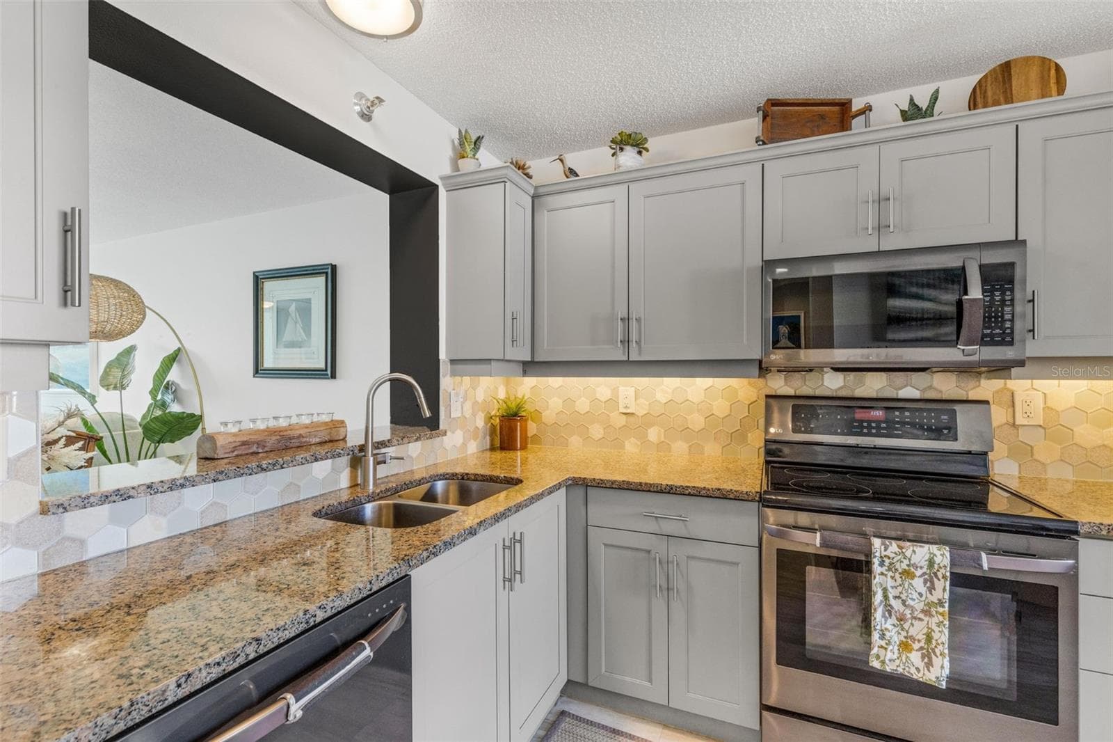 Condominium at 4460 FAIRWAYS BLVD #105, BRADENTON, photo 12 of 72