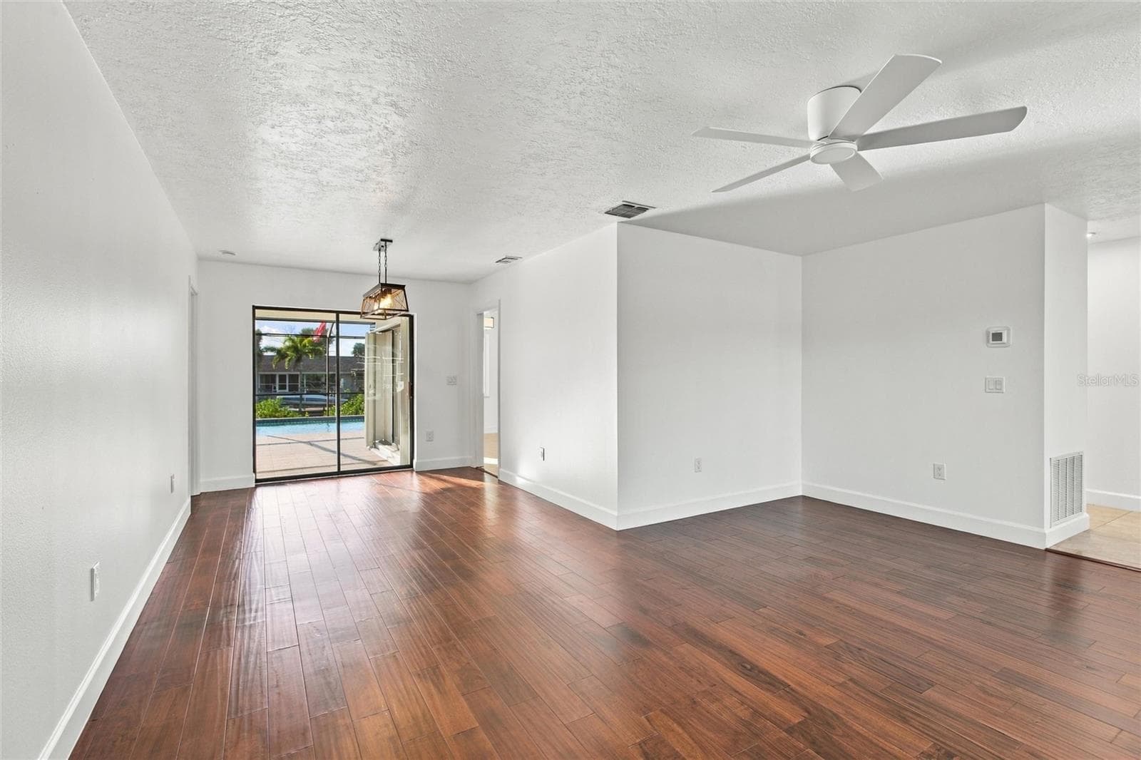 Single Family Residence at 511 BONITO AVE, NOKOMIS, photo 5 of 39