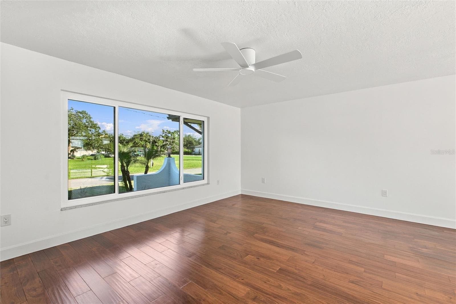 Single Family Residence at 511 BONITO AVE, NOKOMIS, photo 6 of 39