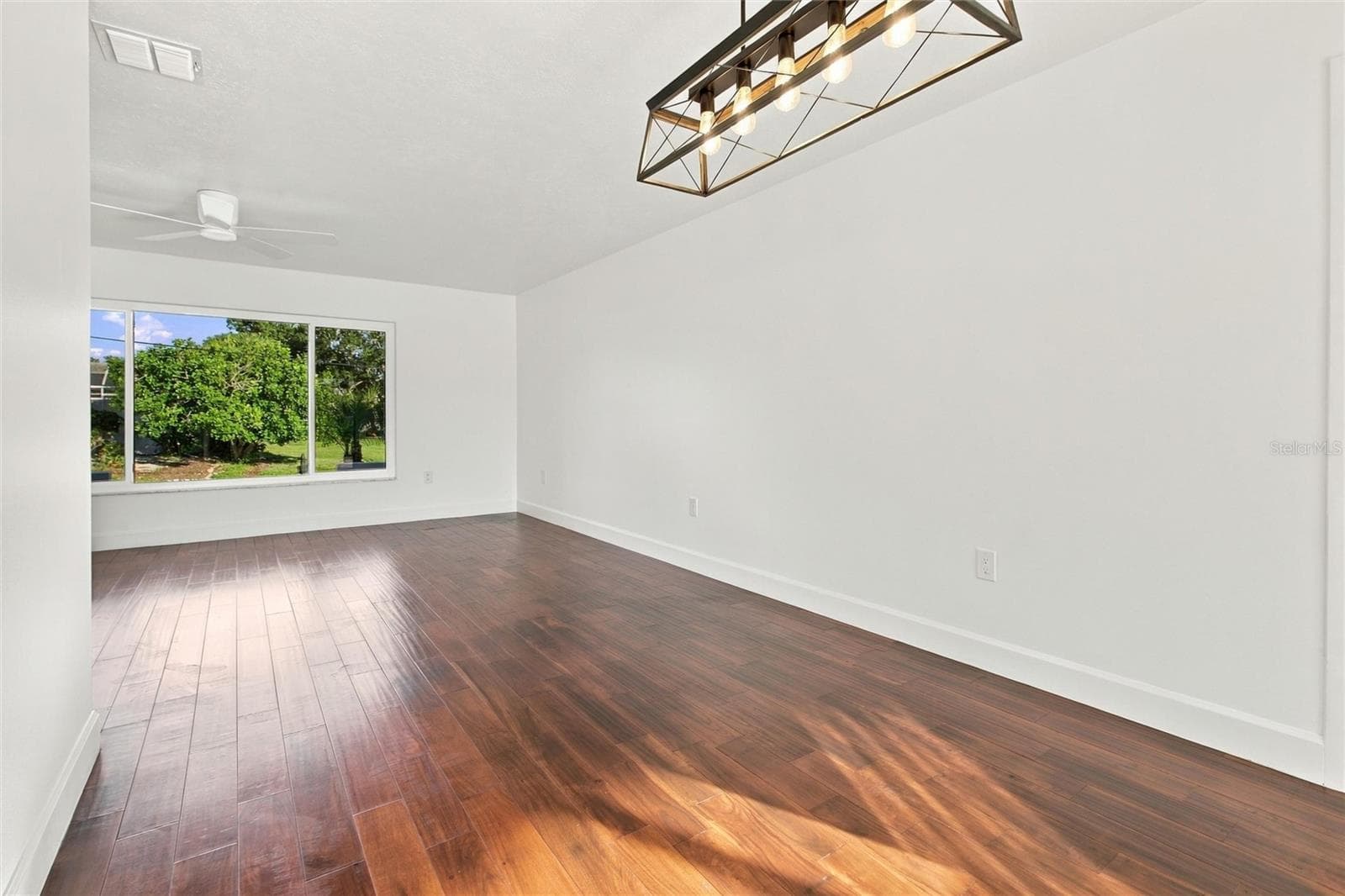 Single Family Residence at 511 BONITO AVE, NOKOMIS, photo 7 of 39