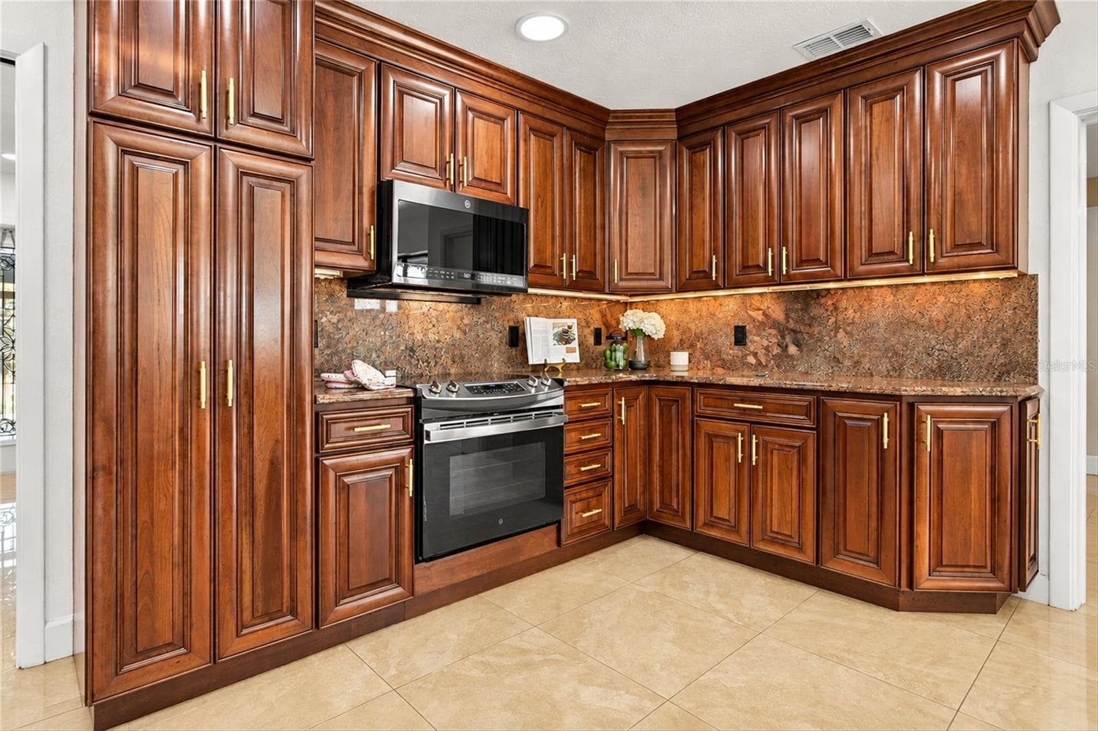 Single Family Residence at 511 BONITO AVE, NOKOMIS, photo 10 of 39