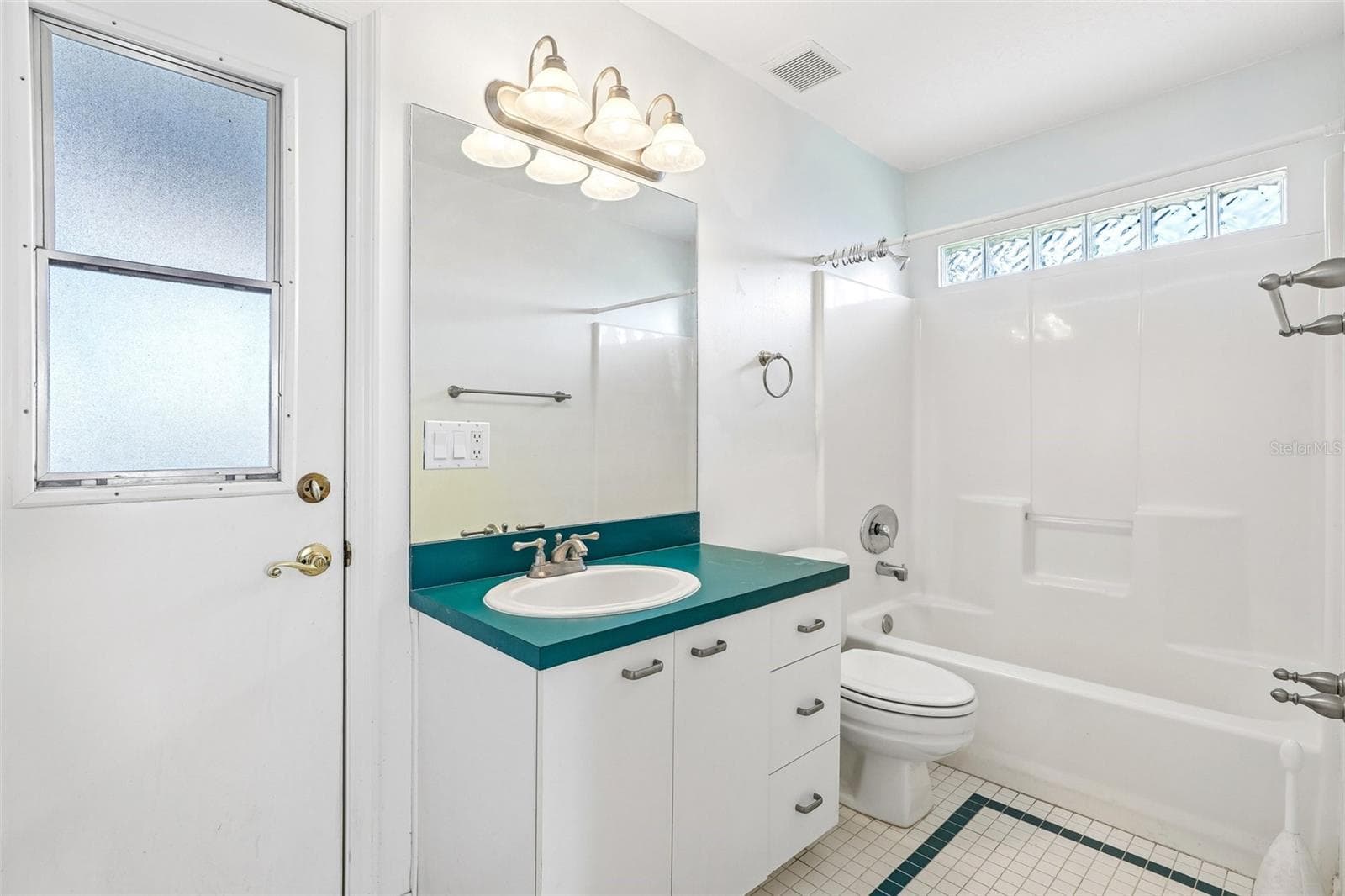 Pool/Office Bath - 7891 BRIDGESTONE DR, ORLANDO