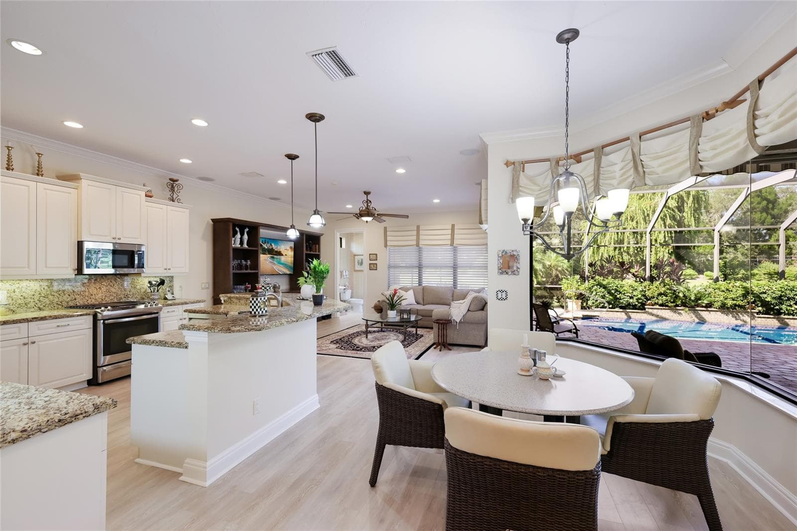 Single Family Residence at 6918 BRIER CREEK CT, LAKEWOOD RANCH, photo 13 of 65