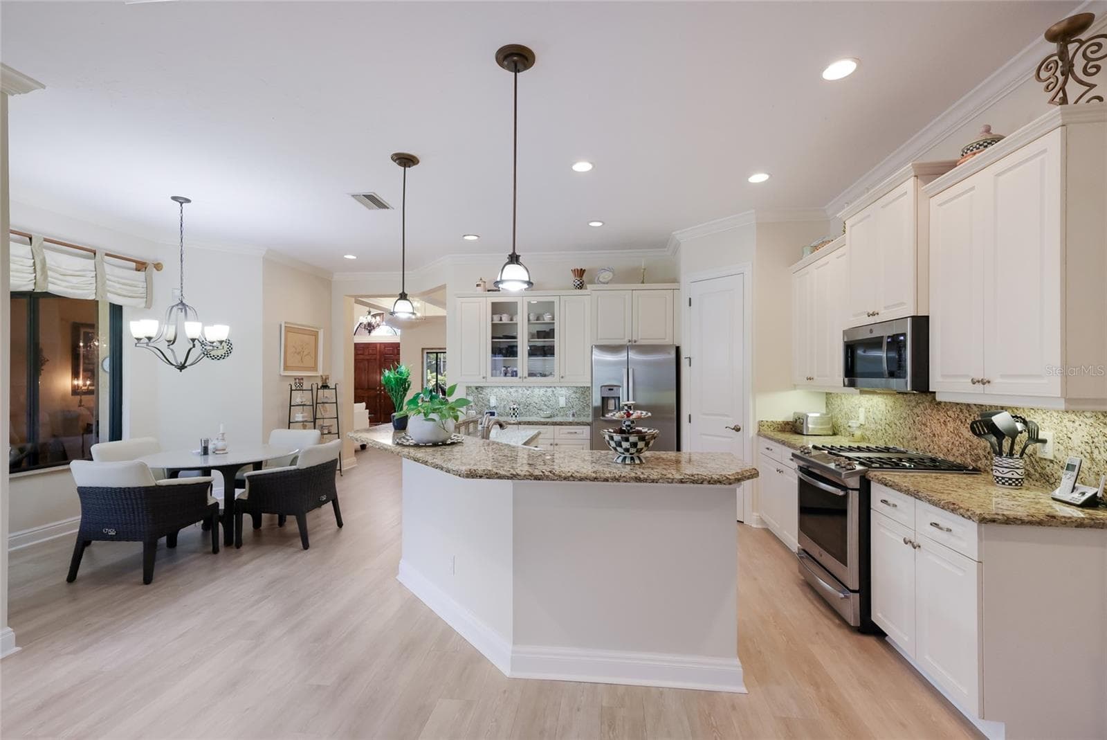 Single Family Residence at 6918 BRIER CREEK CT, LAKEWOOD RANCH, photo 15 of 65