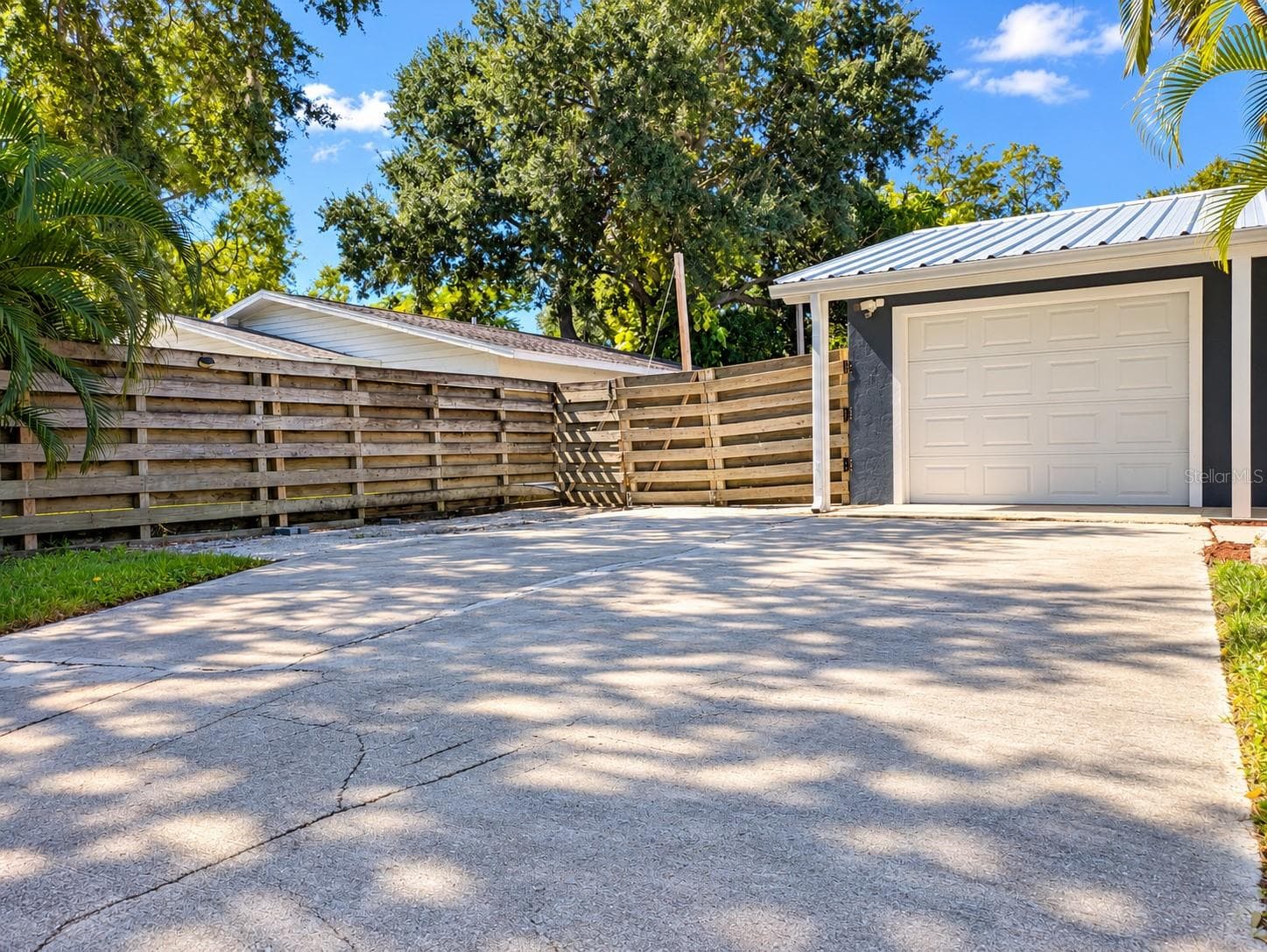 Single Family Residence at 1133 RUSSELL AVE, SARASOTA, photo 4 of 27