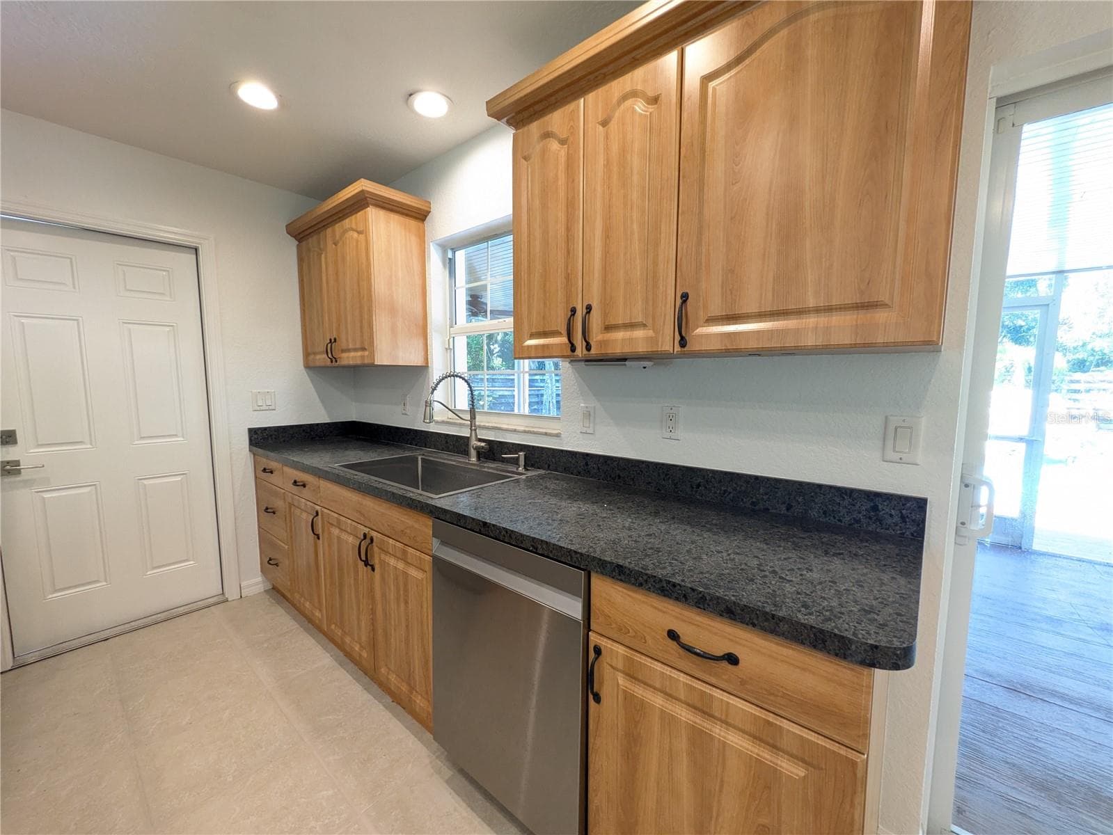 Single Family Residence at 1133 RUSSELL AVE, SARASOTA, photo 10 of 27
