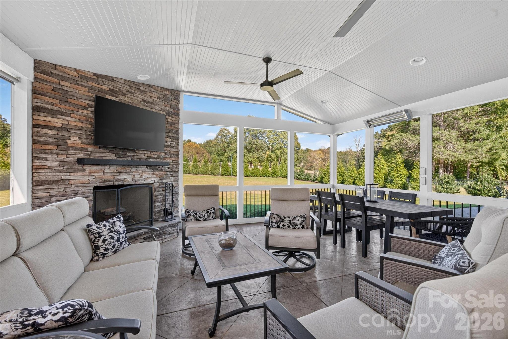 Single Family Residence at 2418 Creek Manor Drive, Waxhaw, photo 13 of 31