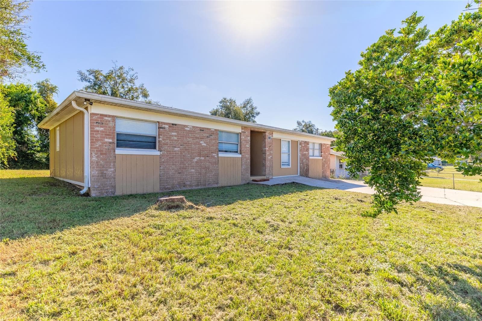 Single Family Residence at 228 E HOLLY DR, ORANGE CITY, photo 3 of 37