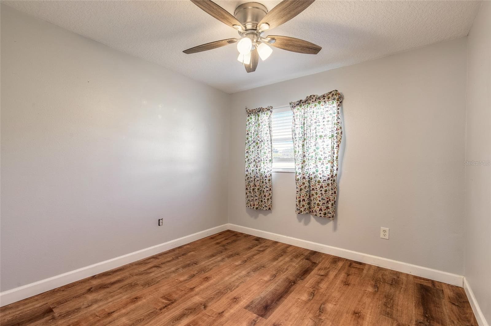 Single Family Residence at 228 E HOLLY DR, ORANGE CITY, photo 11 of 37