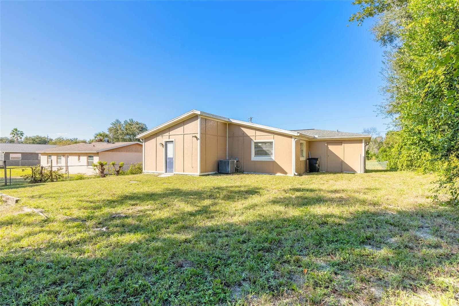 Single Family Residence at 228 E HOLLY DR, ORANGE CITY, photo 26 of 37