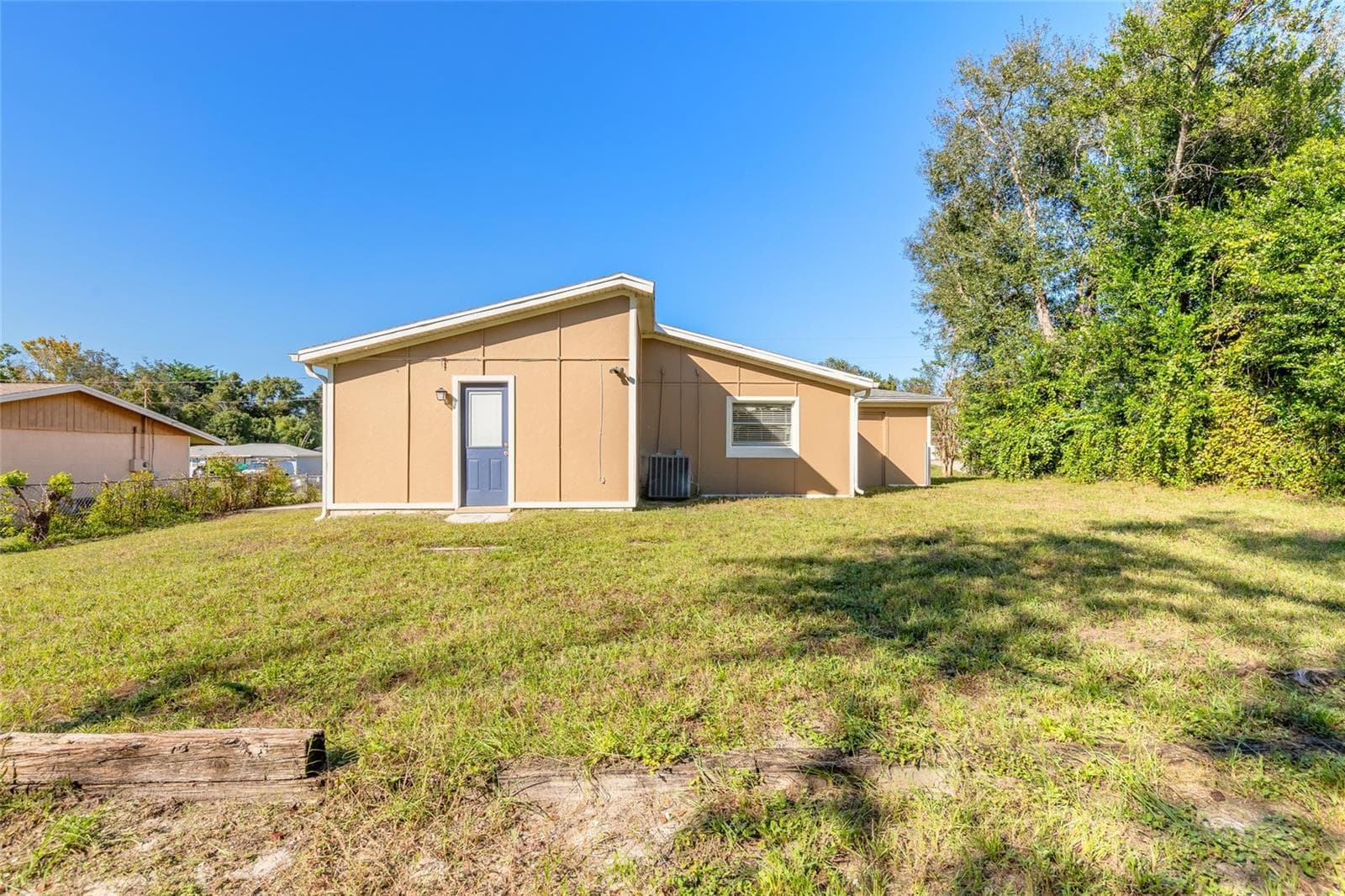Single Family Residence at 228 E HOLLY DR, ORANGE CITY, photo 27 of 37