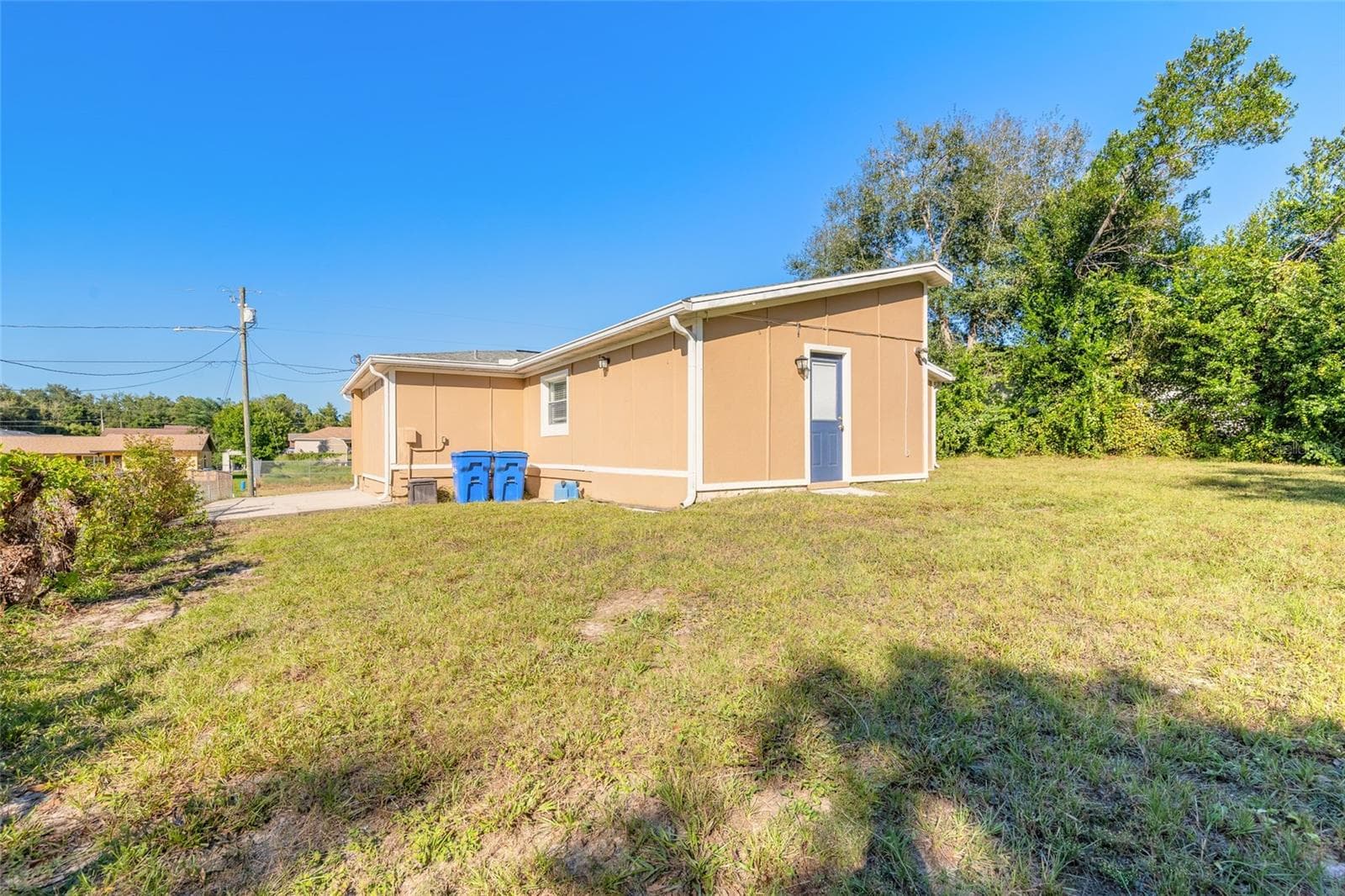 Single Family Residence at 228 E HOLLY DR, ORANGE CITY, photo 28 of 37