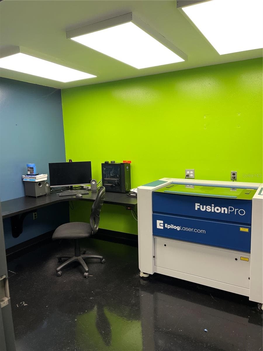 Inside garage office - 2923 JUNCTION RD, ZELLWOOD