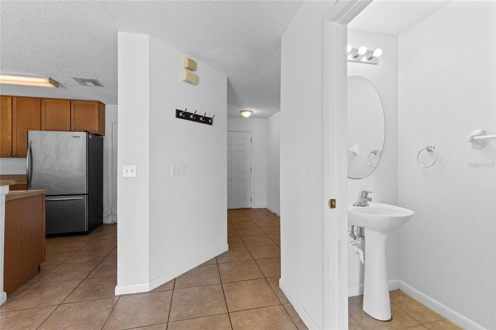 Half bath off of Living room - 12916 LEXINGTON SUMMIT ST, ORLANDO