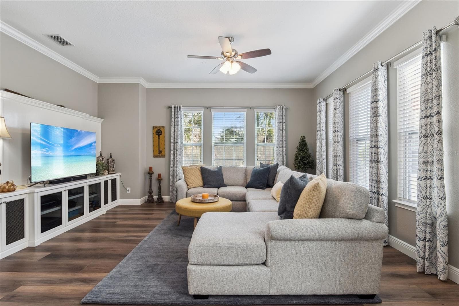 Living room with park view - 900 LOBELIA DR, LAKE MARY
