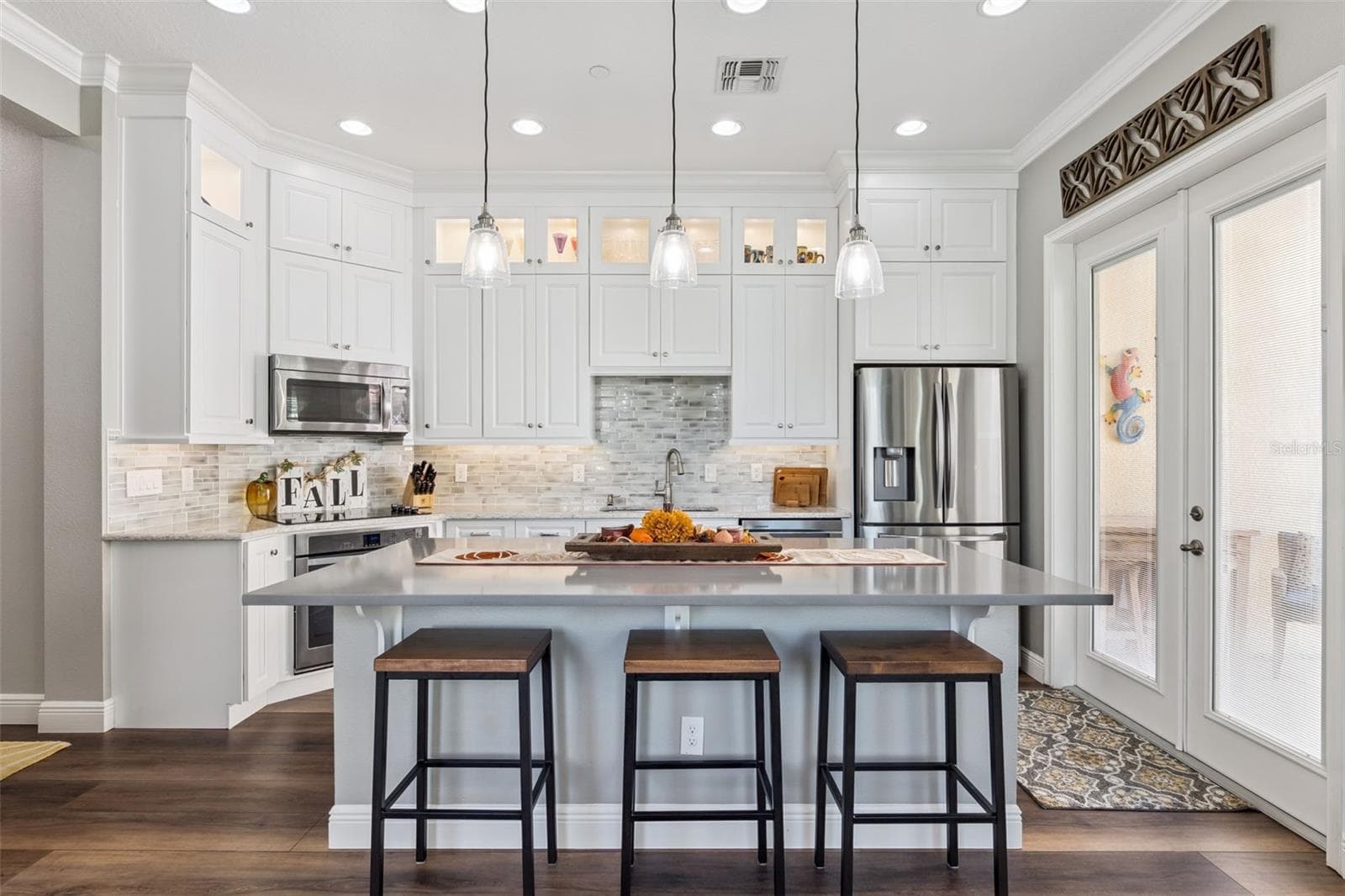 Kitchen with large island - 900 LOBELIA DR, LAKE MARY