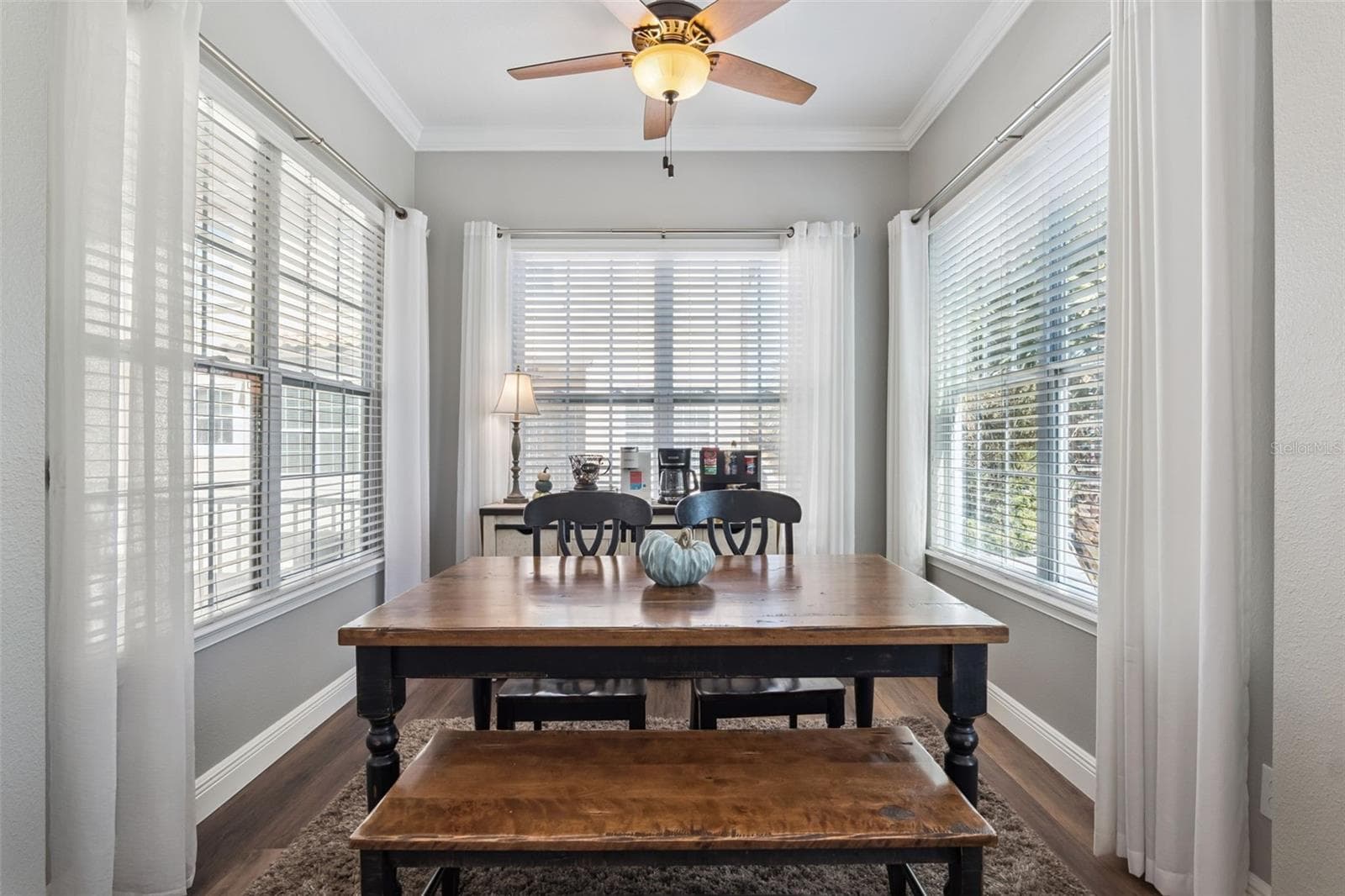 Dining area with park views - 900 LOBELIA DR, LAKE MARY