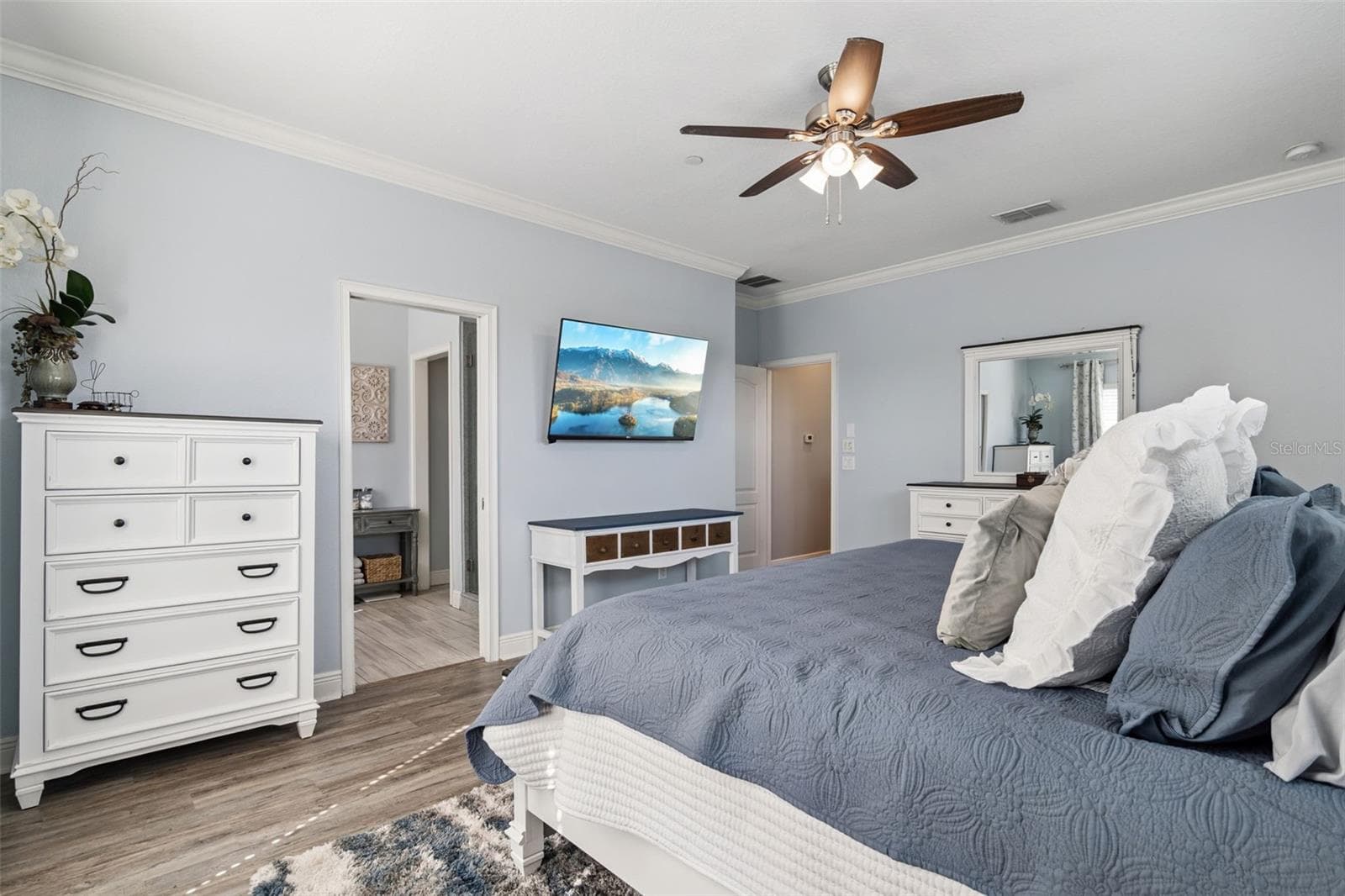 Primary bedroom with en suite bathroom - 900 LOBELIA DR, LAKE MARY