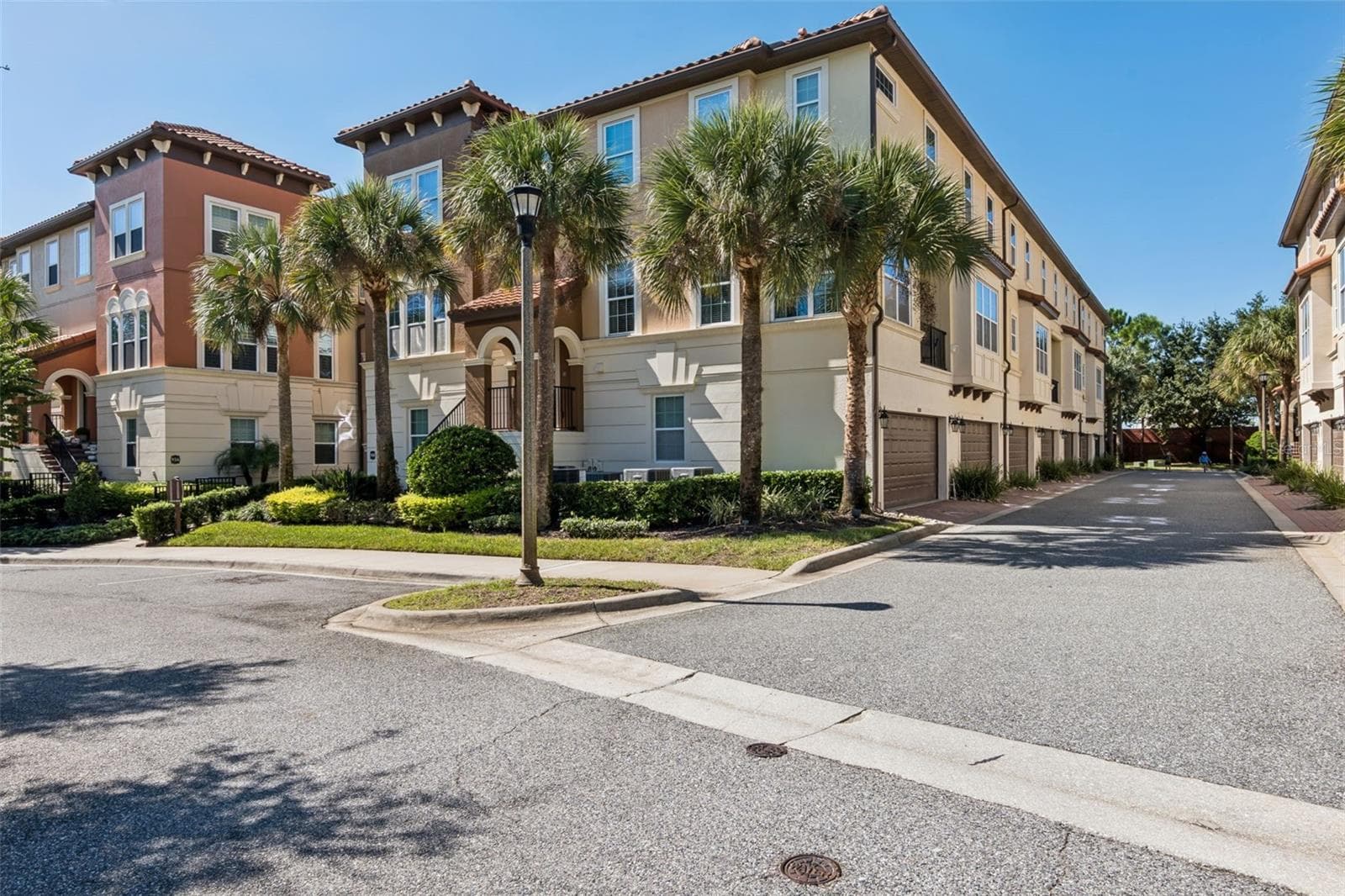 Building side view - 900 LOBELIA DR, LAKE MARY