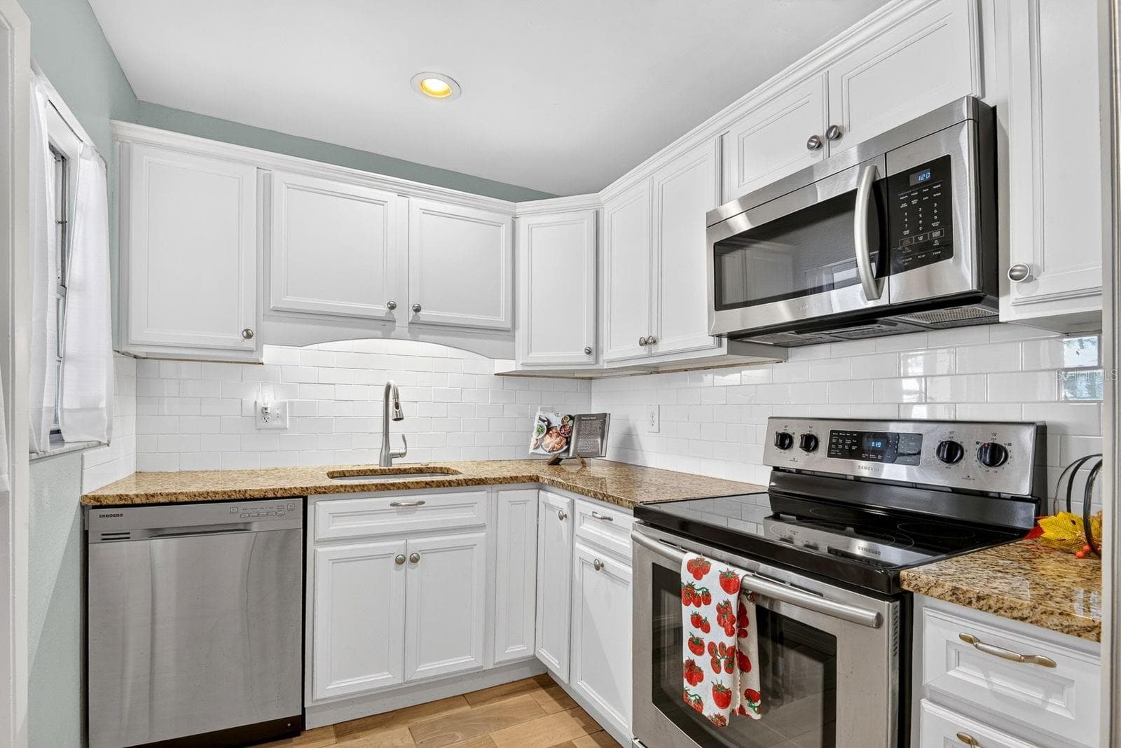 Nicely Updated - 390 301 BLVD W #10C, BRADENTON