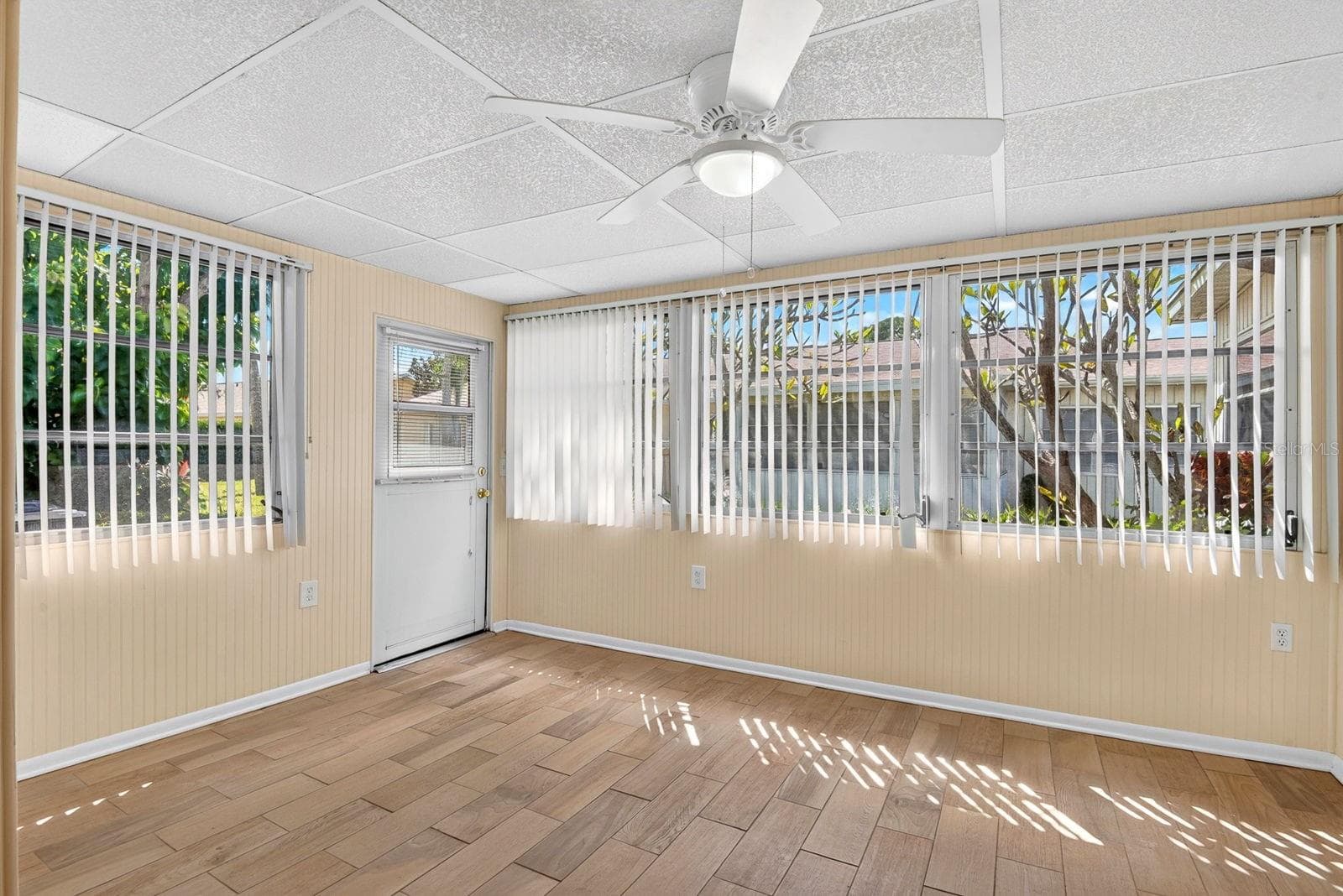 Florida Room - 390 301 BLVD W #10C, BRADENTON