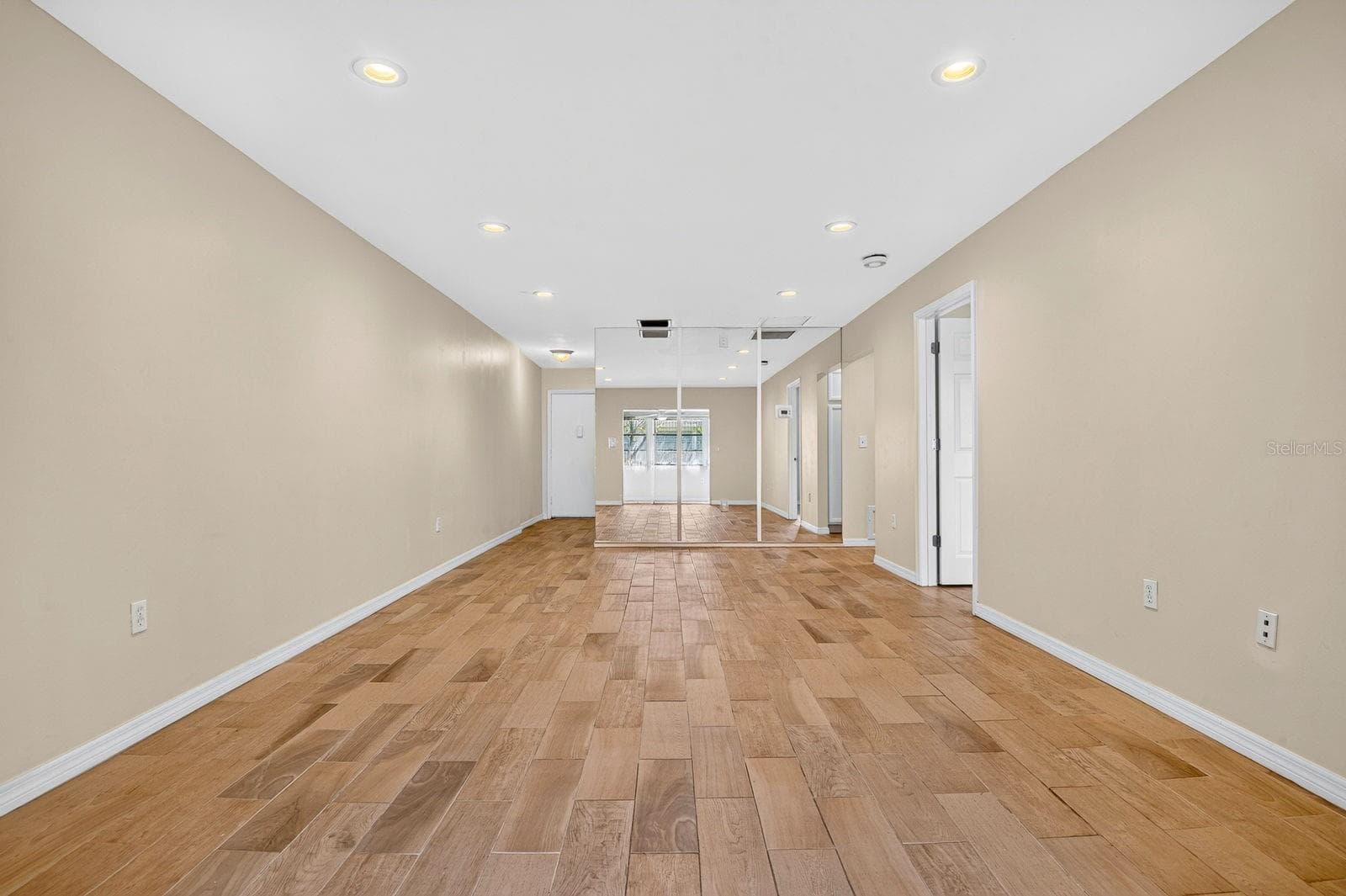 Living/Dining Area to foyer - 390 301 BLVD W #10C, BRADENTON