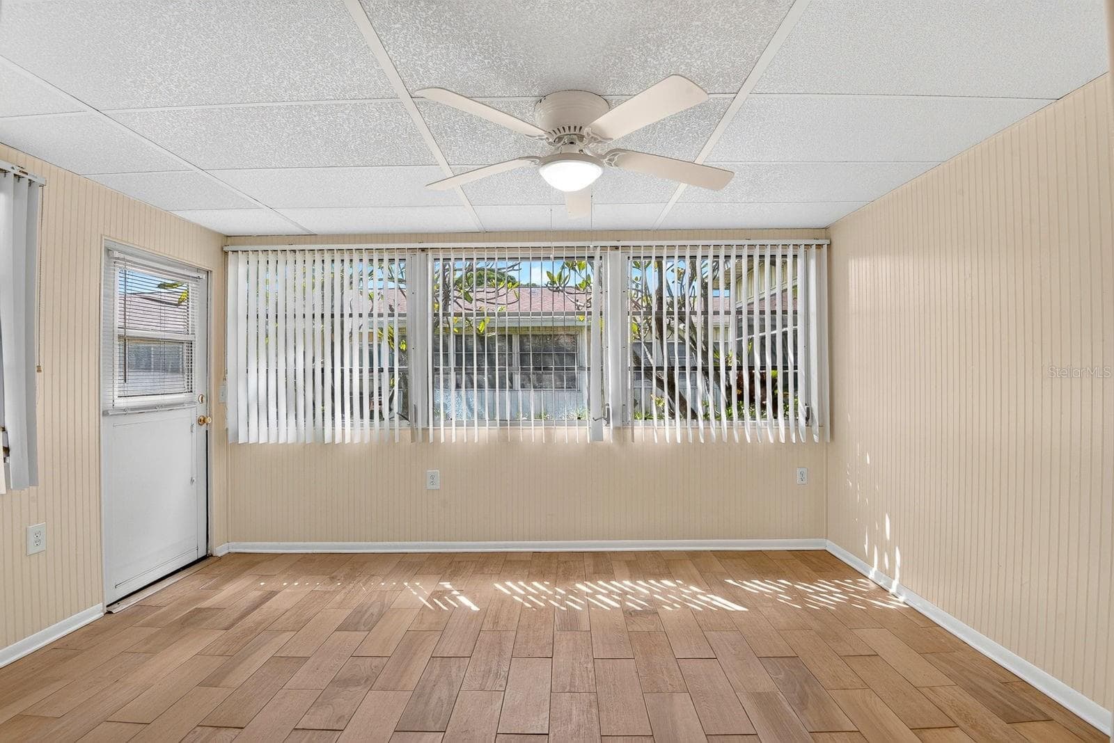 Florida Room - 390 301 BLVD W #10C, BRADENTON