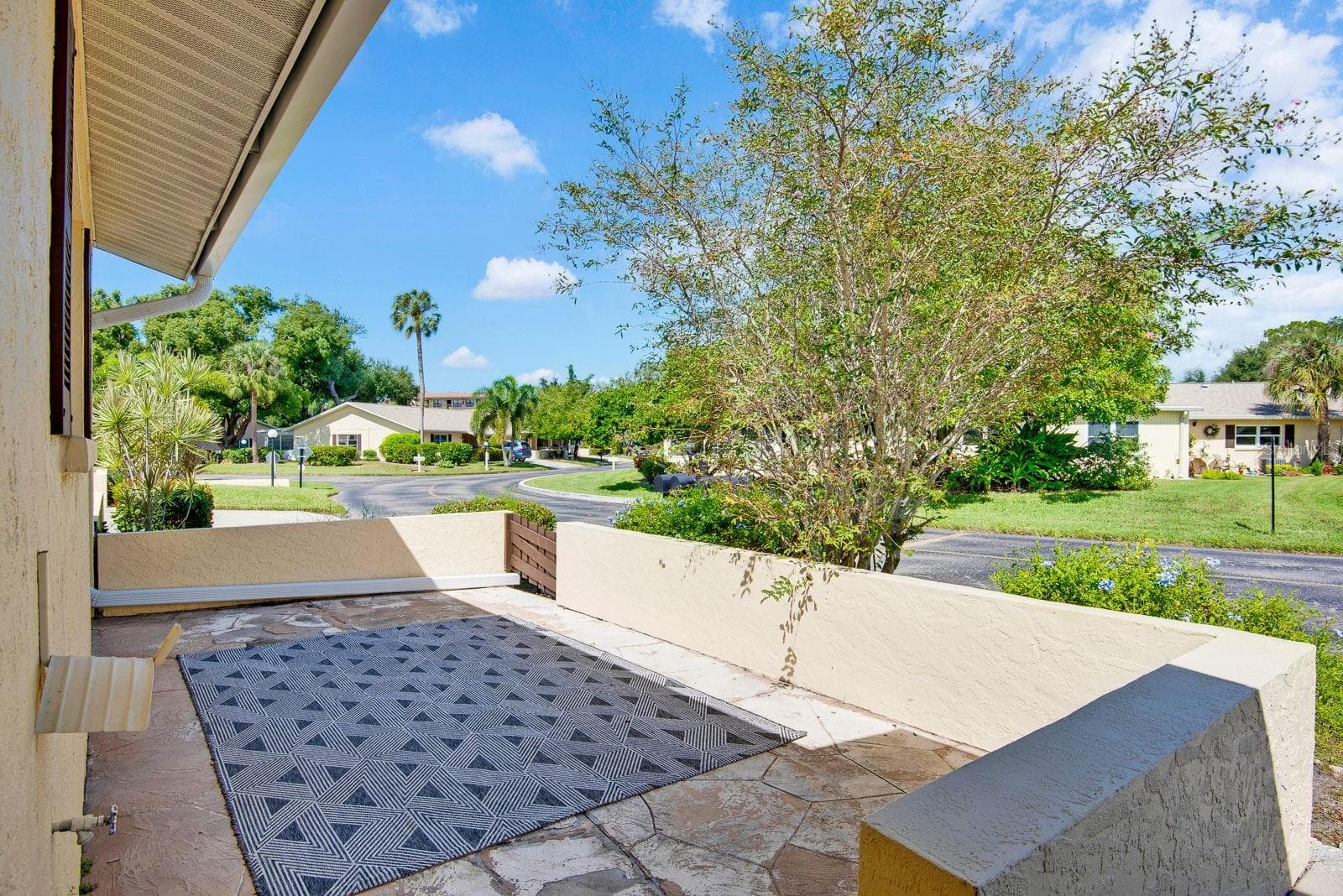 Charming Front Patio-Imagine The Possibilities! - 390 301 BLVD W #10C, BRADENTON