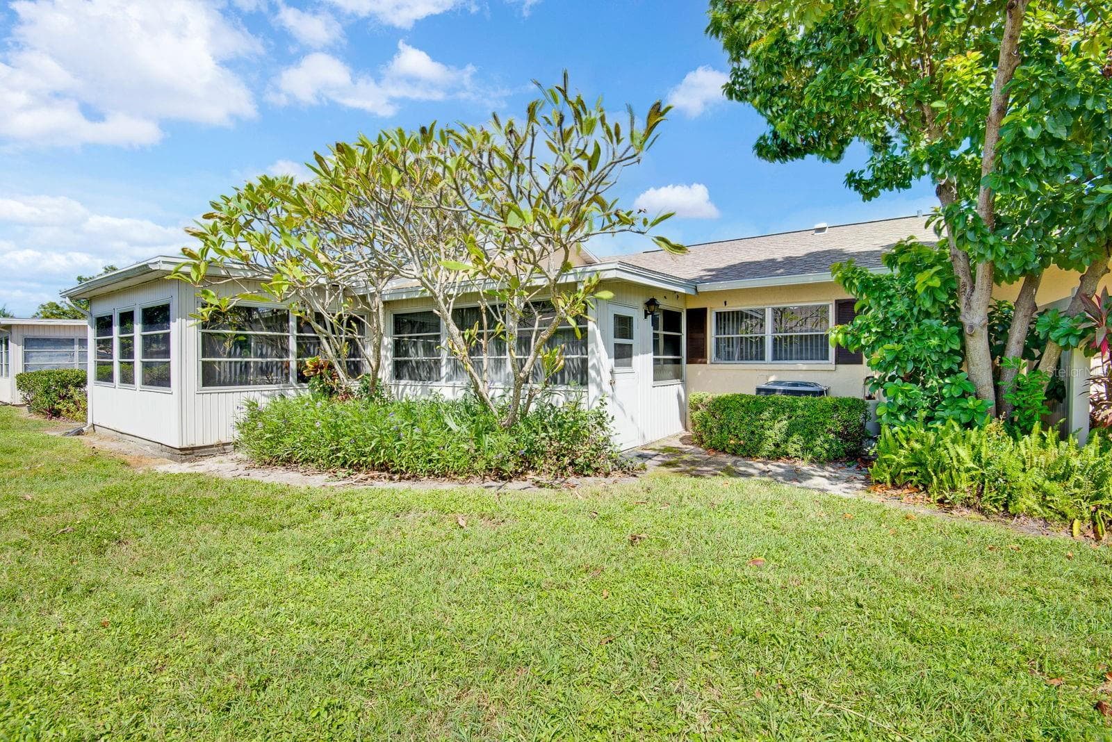 Rear Yard - 390 301 BLVD W #10C, BRADENTON