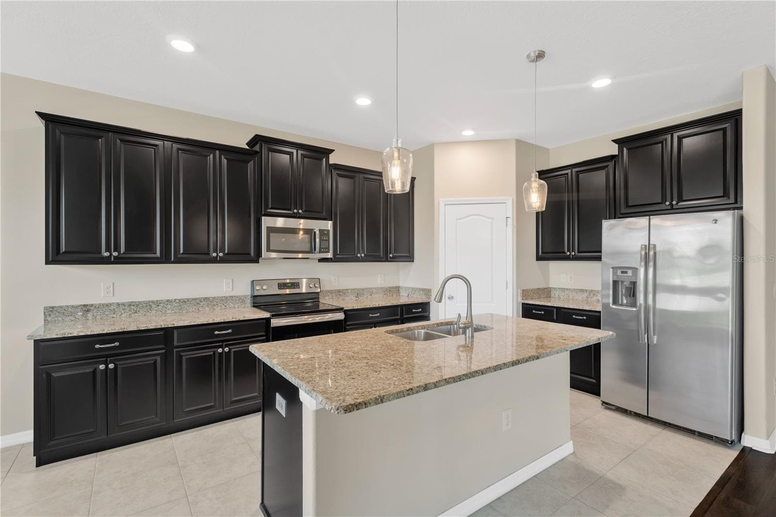 Single Family Residence at 11603 SUNBURST MARBLE RD, RIVERVIEW, photo 11 of 54