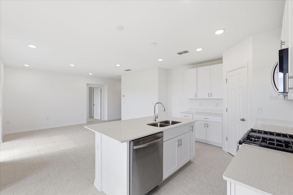 Single Family Residence at 143 BOTTLE BRUSH DR, HAINES CITY, photo 11 of 16