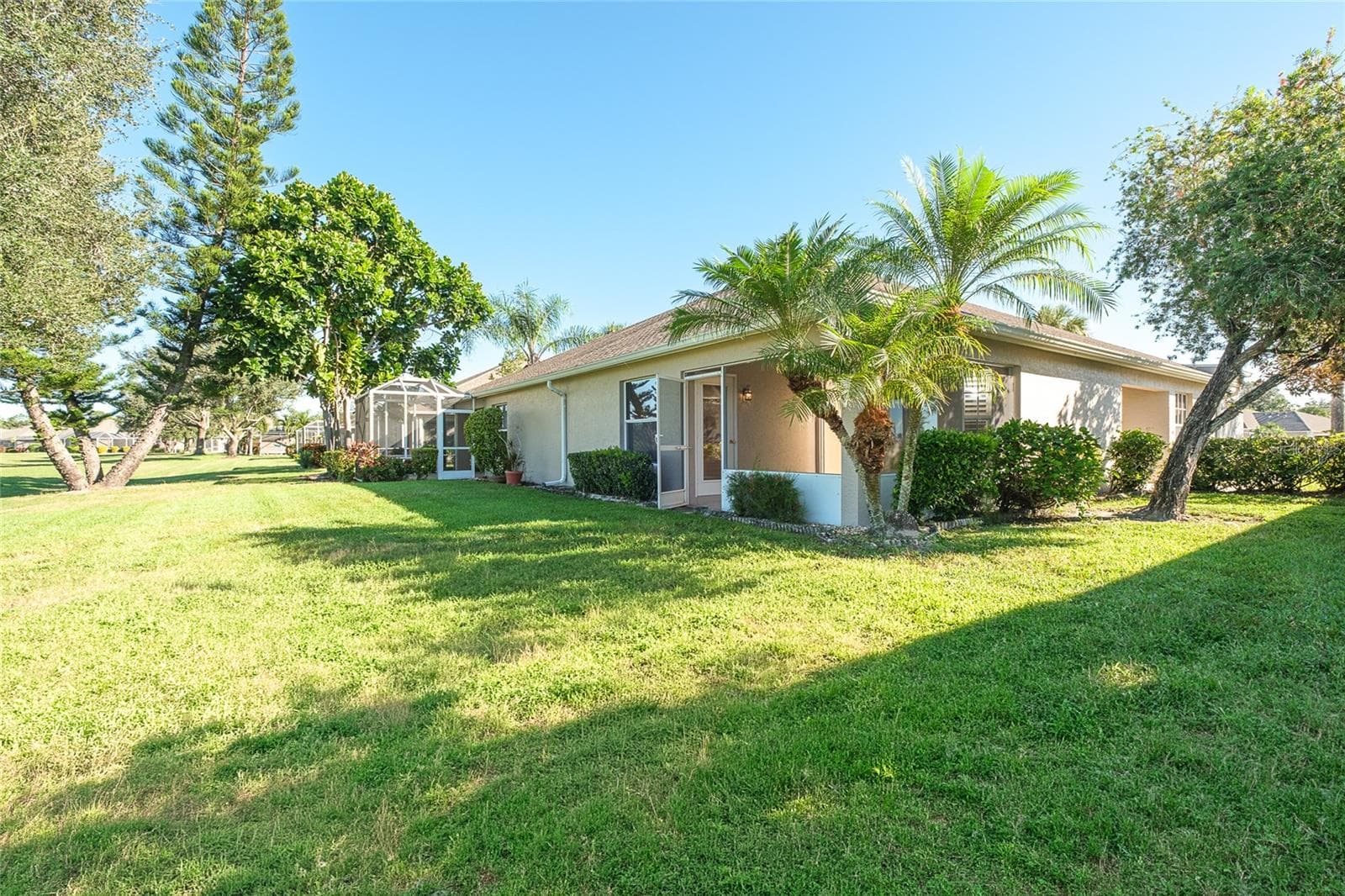 Lawn Maintenance Included! - 4057 FAIRWAY DR, NORTH PORT