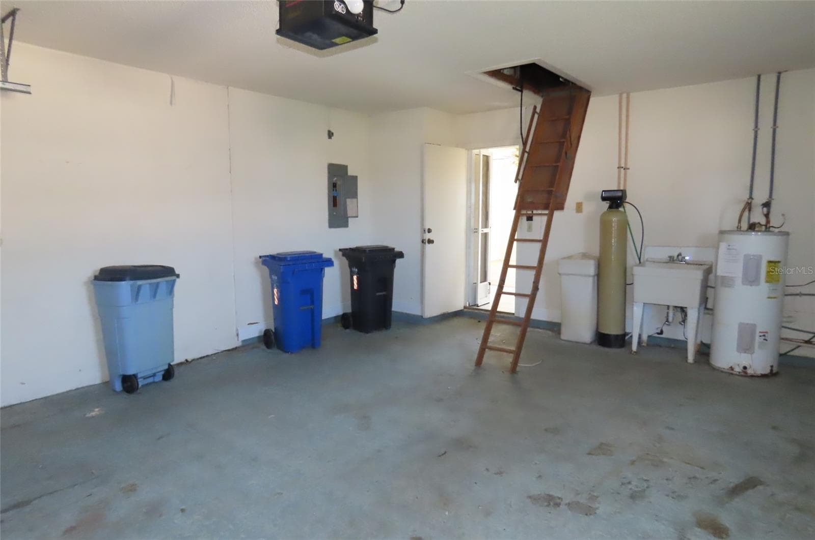 Single Family Residence at 910 EL RANCHO DR, SUN CITY CENTER, photo 23 of 38