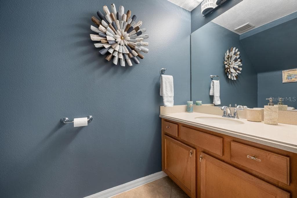 Lovely half bath for guests - 4208 OVERTURE CIR #502, BRADENTON