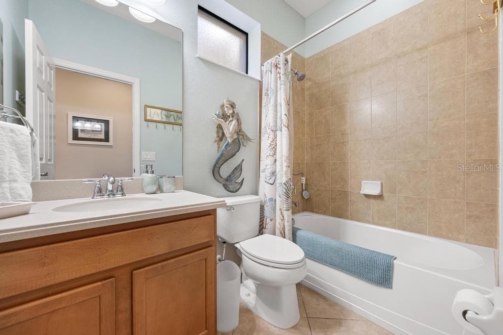 Always nice to have a tub. - 4208 OVERTURE CIR #502, BRADENTON