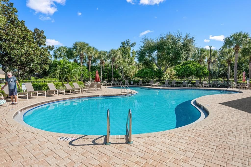 Lovely community pool - 4208 OVERTURE CIR #502, BRADENTON