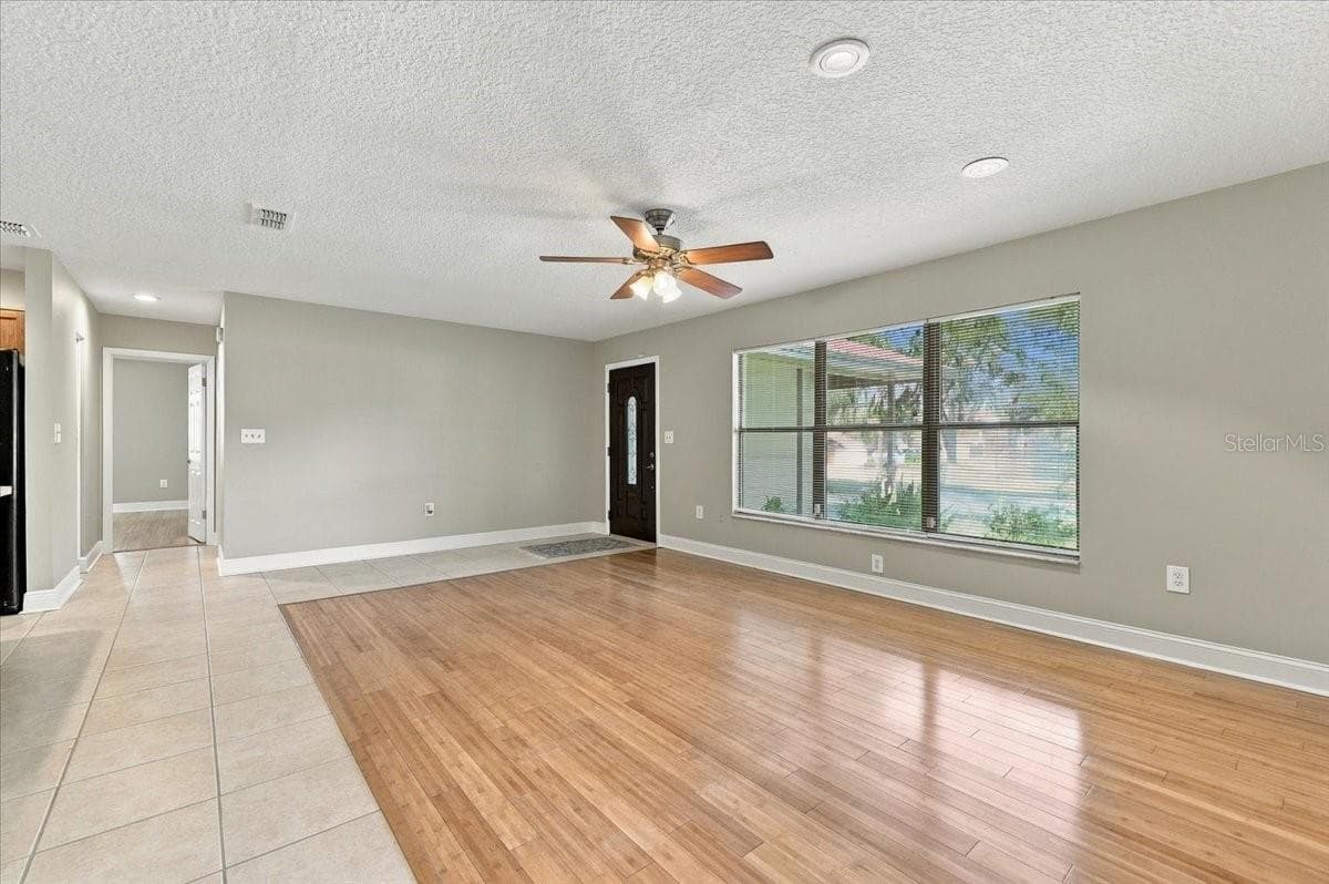 Fresh paint throughout the interior. - 5244 QUIET CREEK LN, LAKELAND