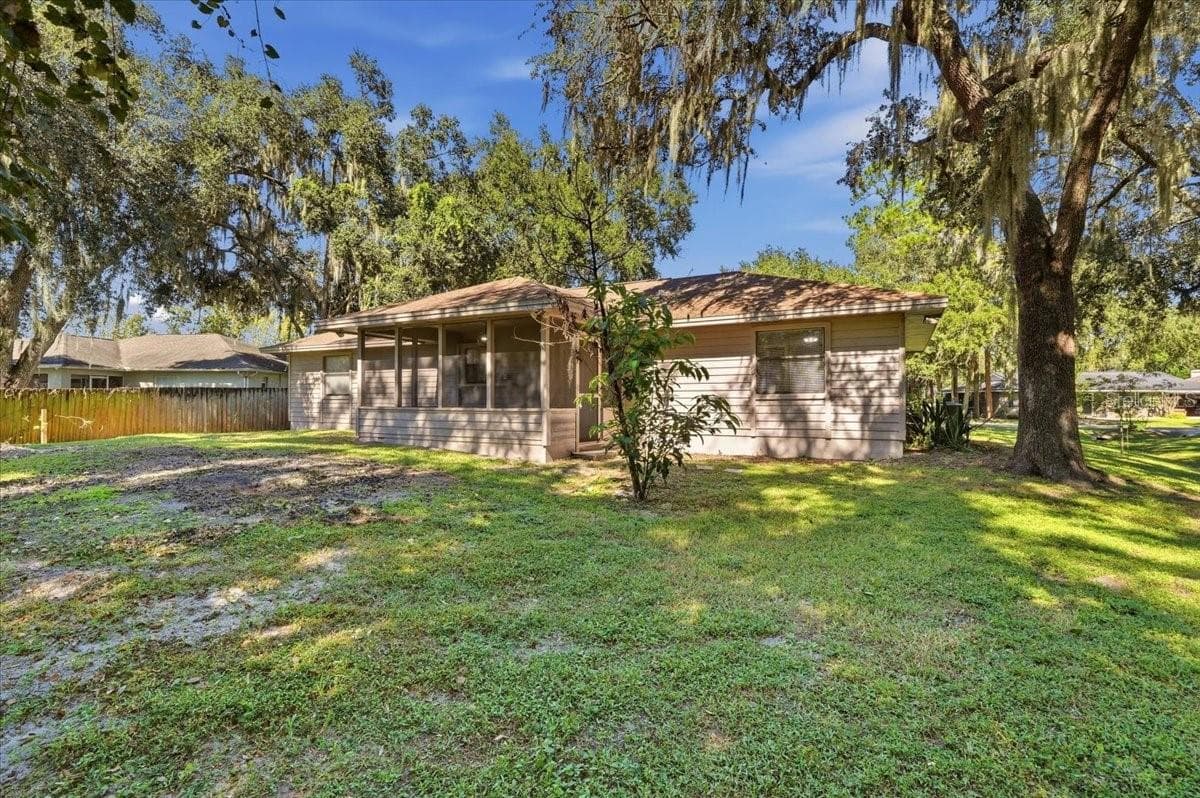 Large Shady Back Yard - 5244 QUIET CREEK LN, LAKELAND