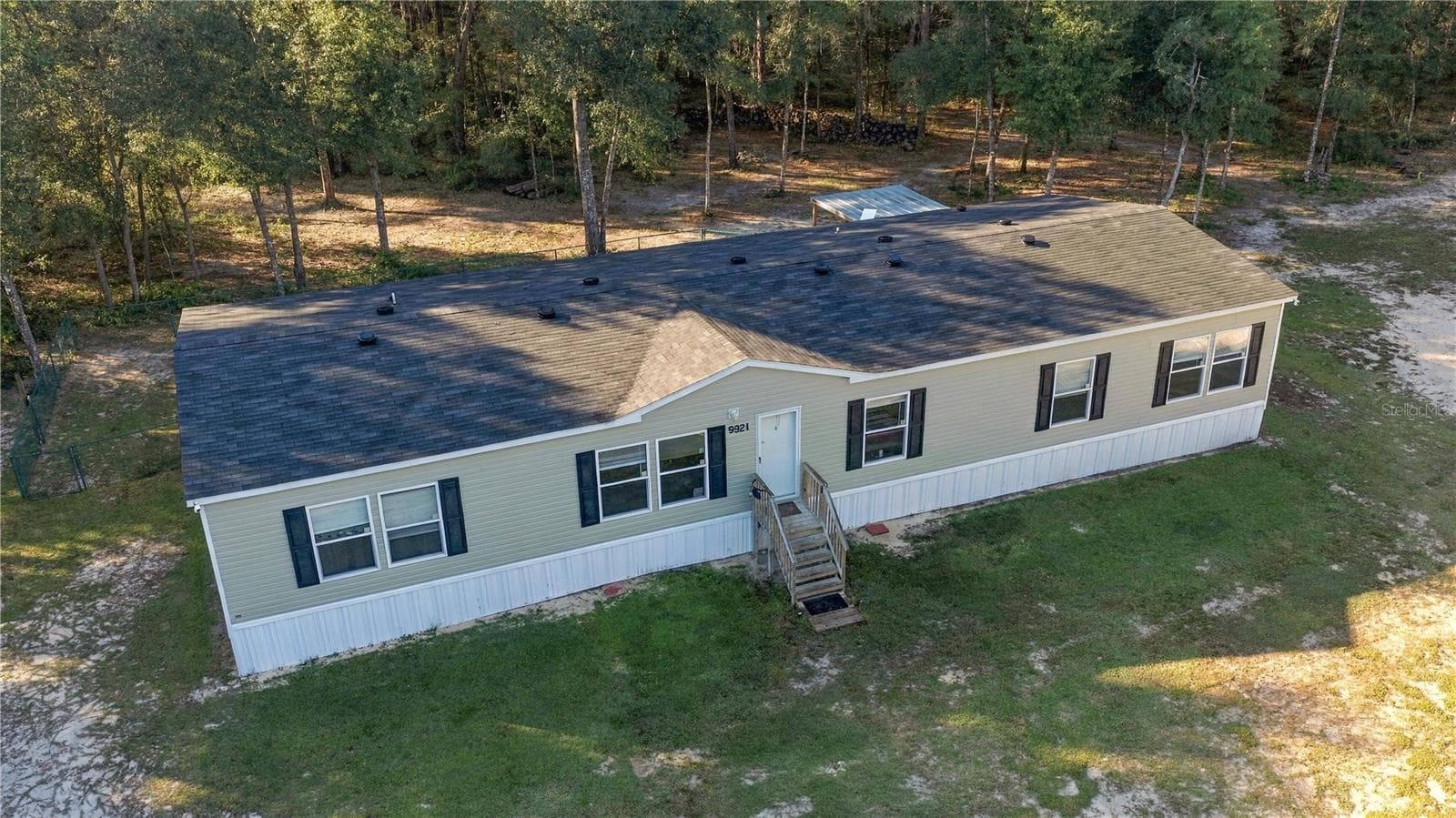 Manufactured Home at 9921 SE 160TH AVE, OCKLAWAHA, photo 4 of 40