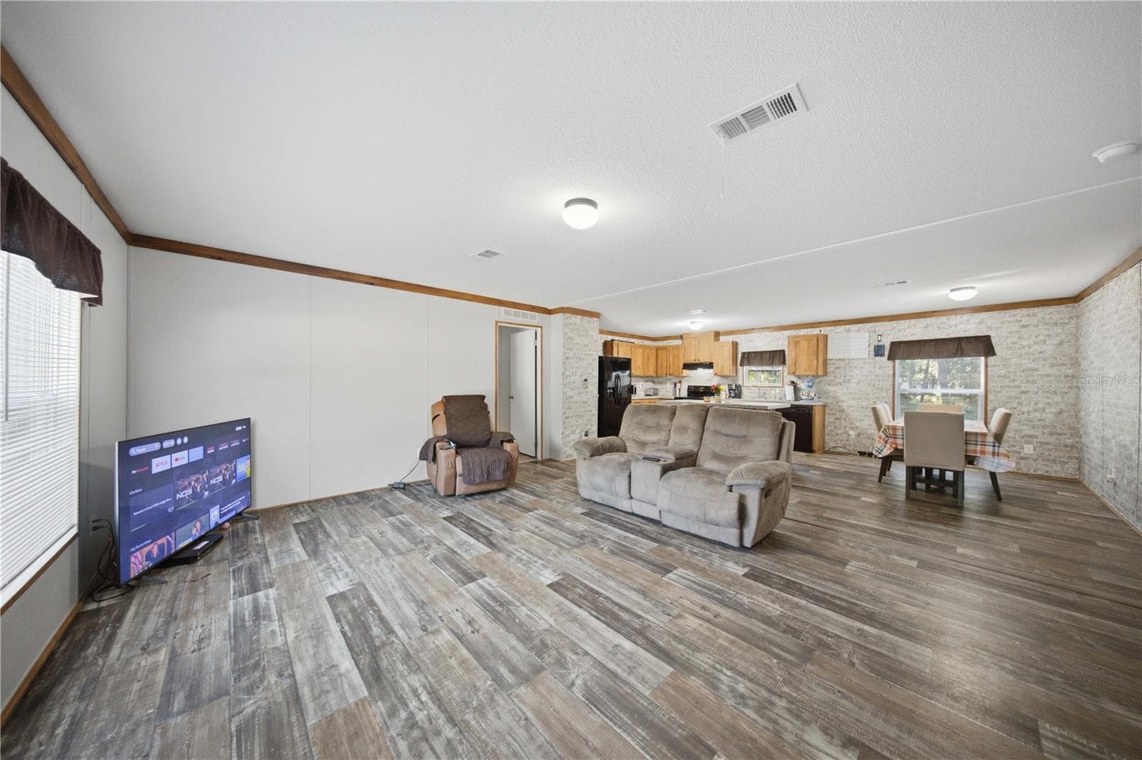 LIVING ROOM - 9921 SE 160TH AVE, OCKLAWAHA