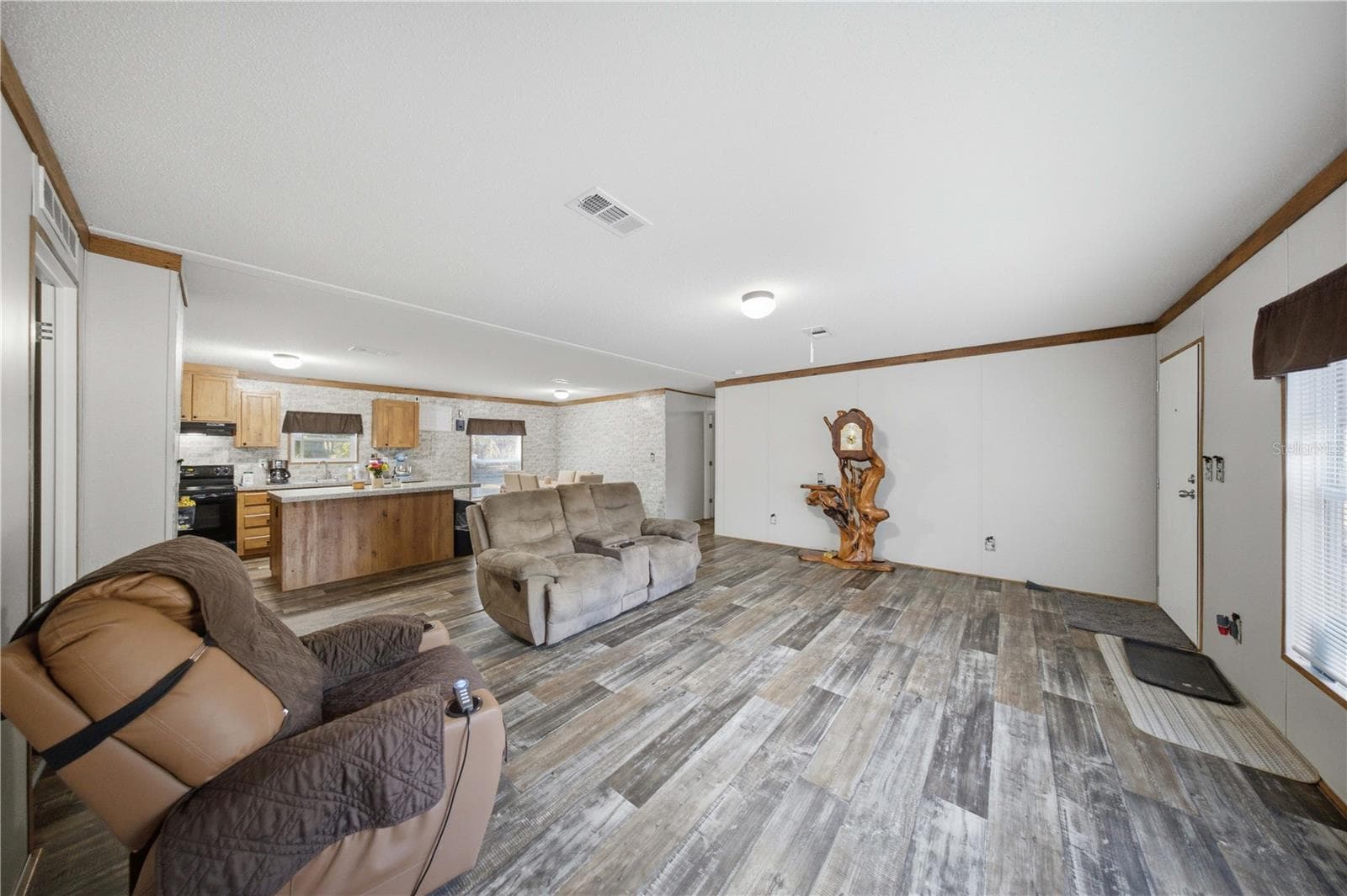 Manufactured Home at 9921 SE 160TH AVE, OCKLAWAHA, photo 6 of 40